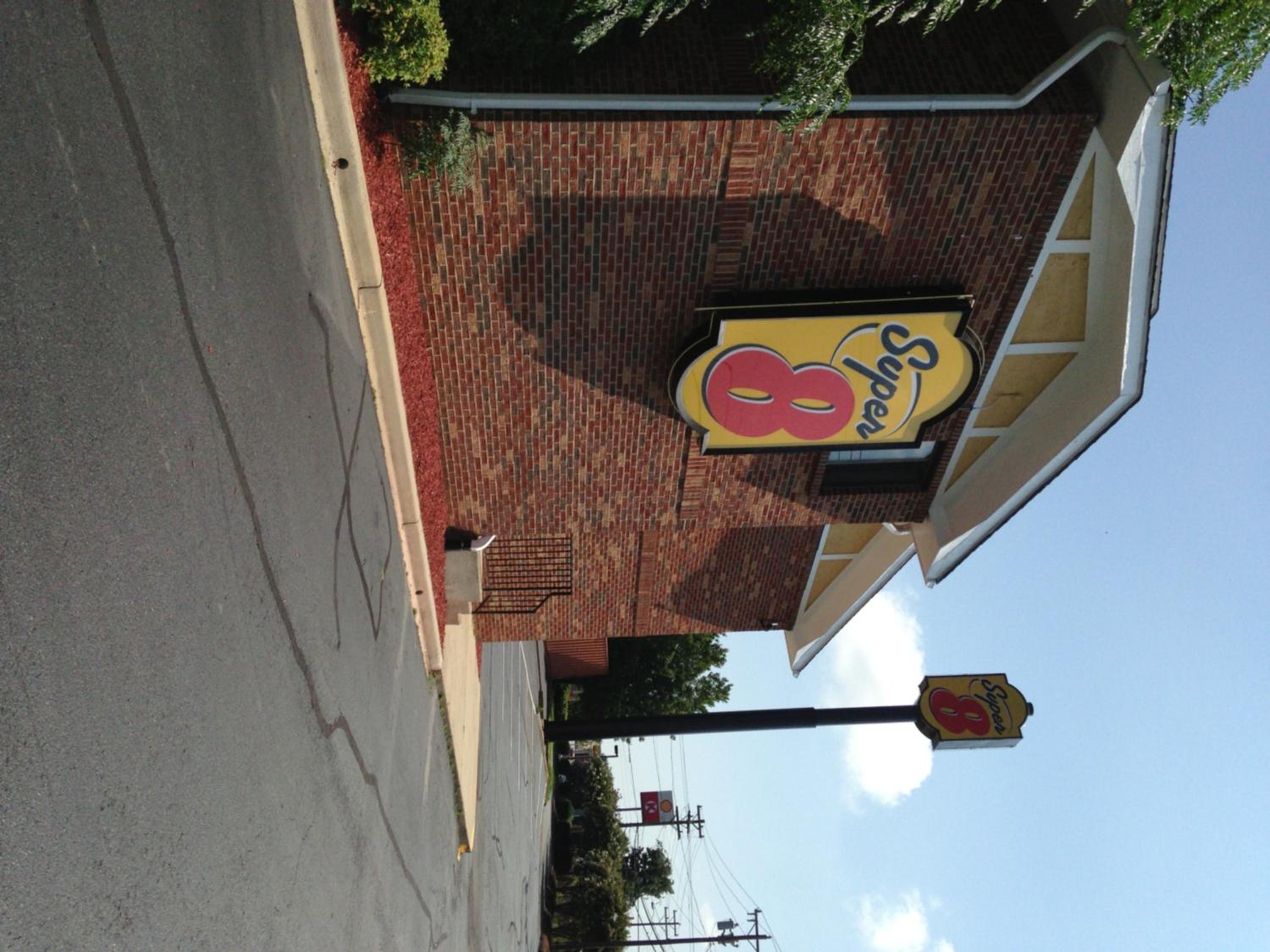 Super 8 by Wyndham Charlotte University
