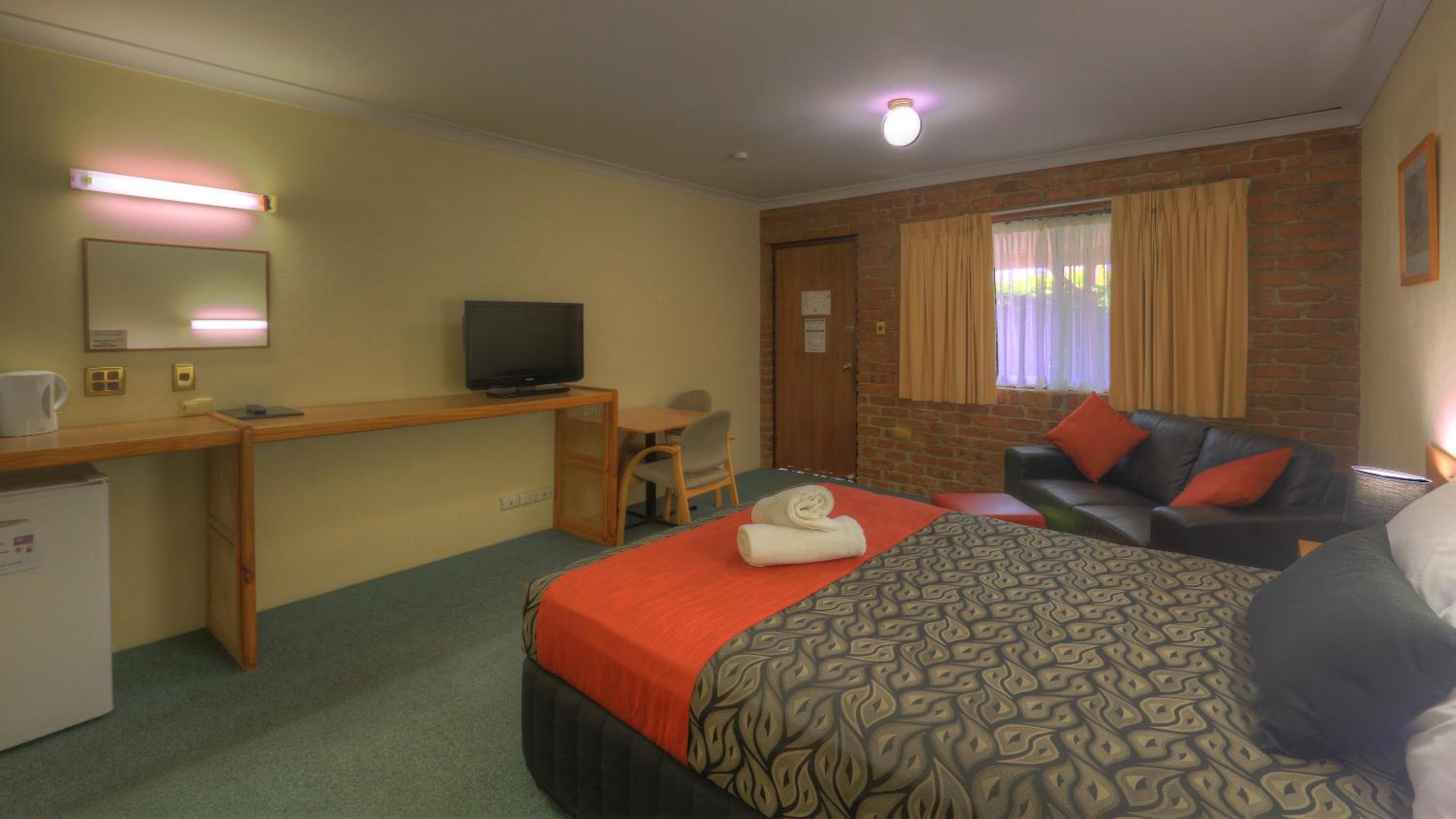 Wondai Colonial Motel & Ivory's Restaurant