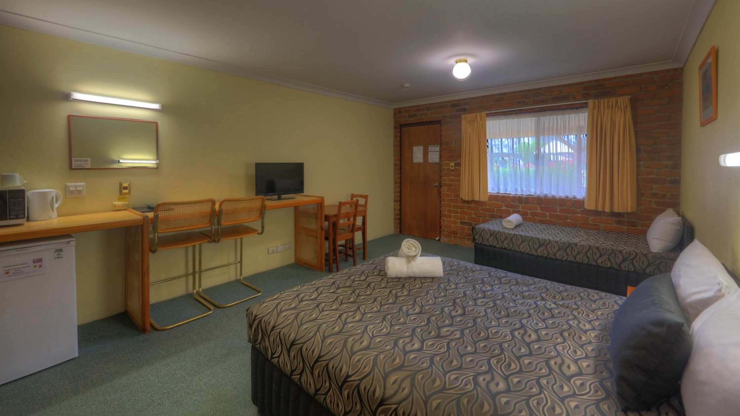Wondai Colonial Motel & Ivory's Restaurant