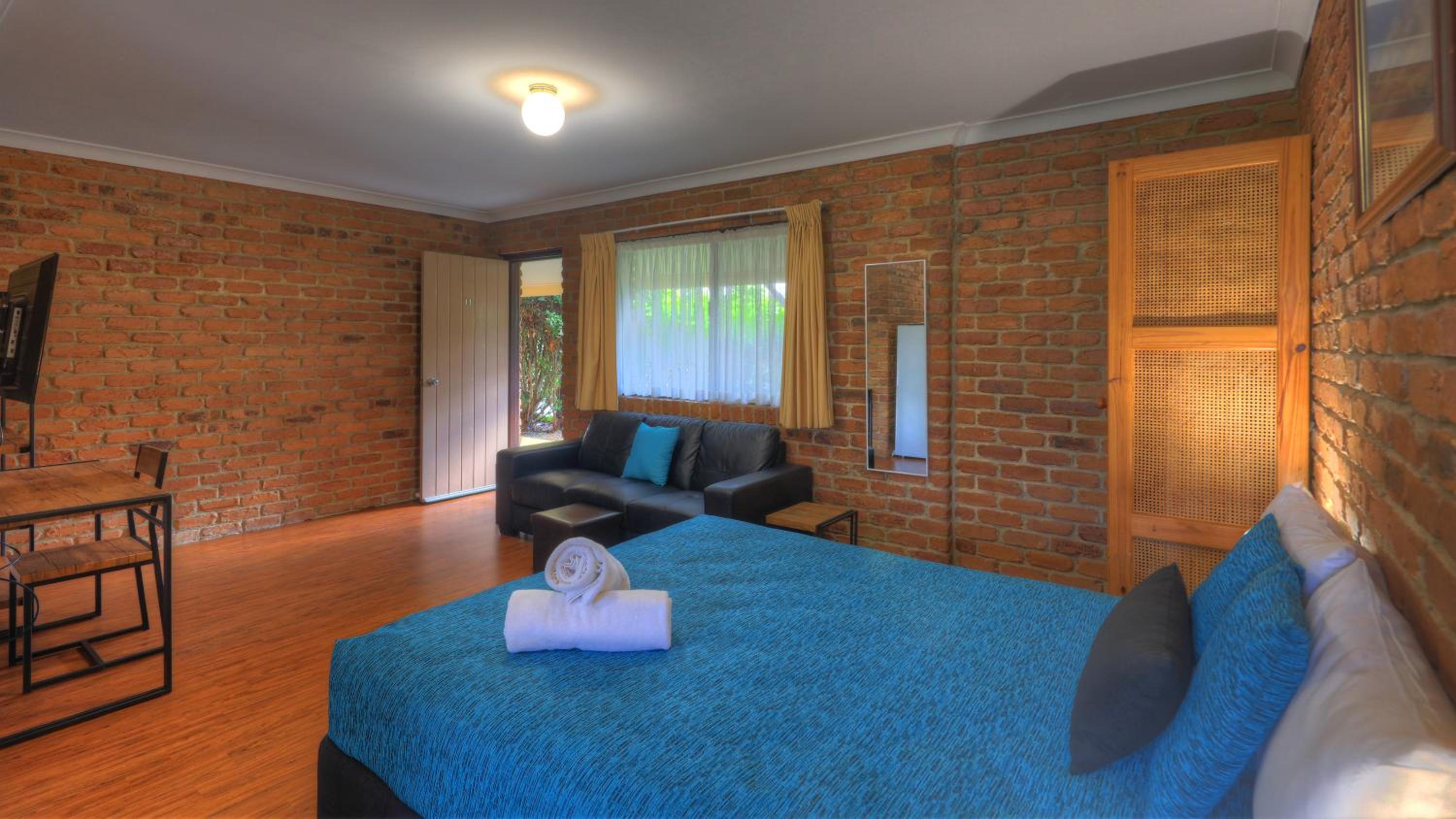 Wondai Colonial Motel & Ivory's Restaurant