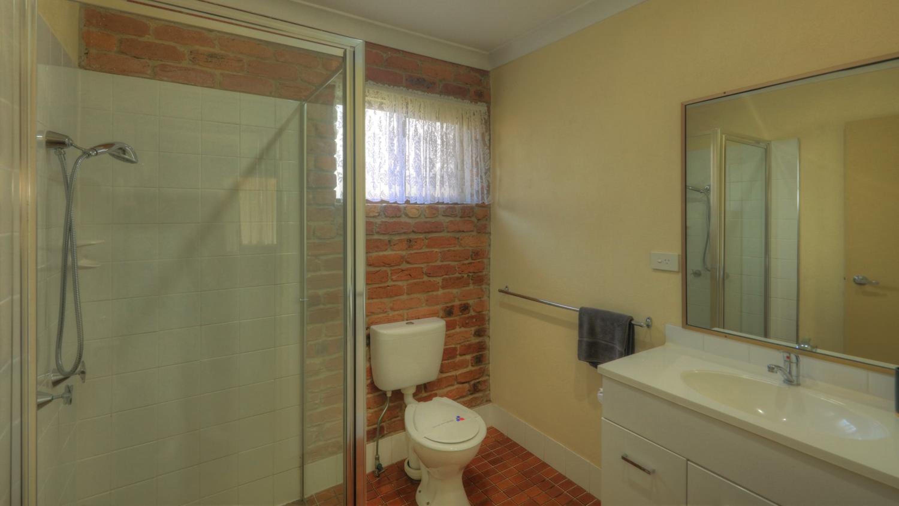 Wondai Colonial Motel & Ivory's Restaurant