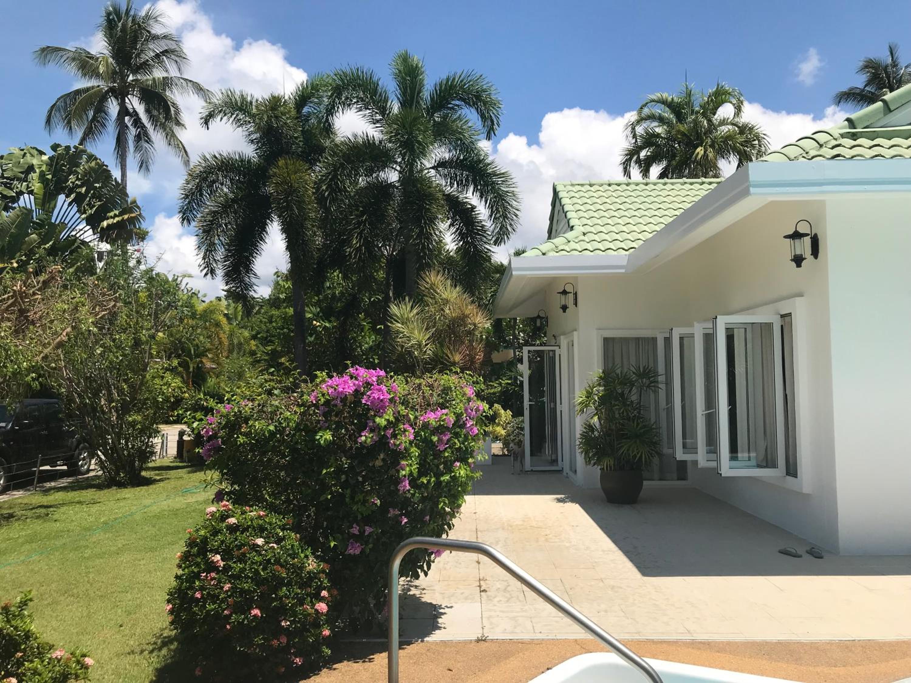 White House Near The Beach