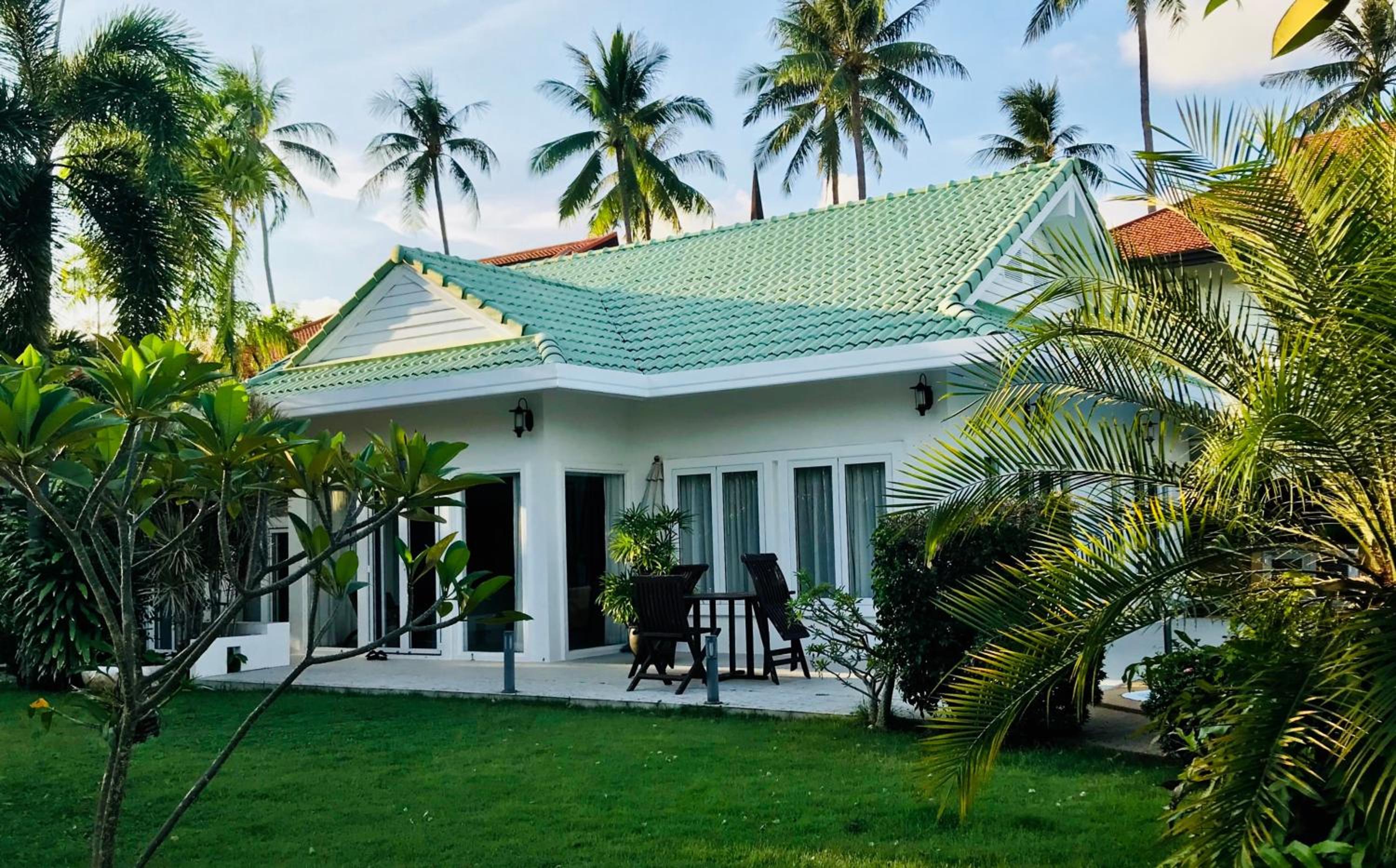 White House Near The Beach