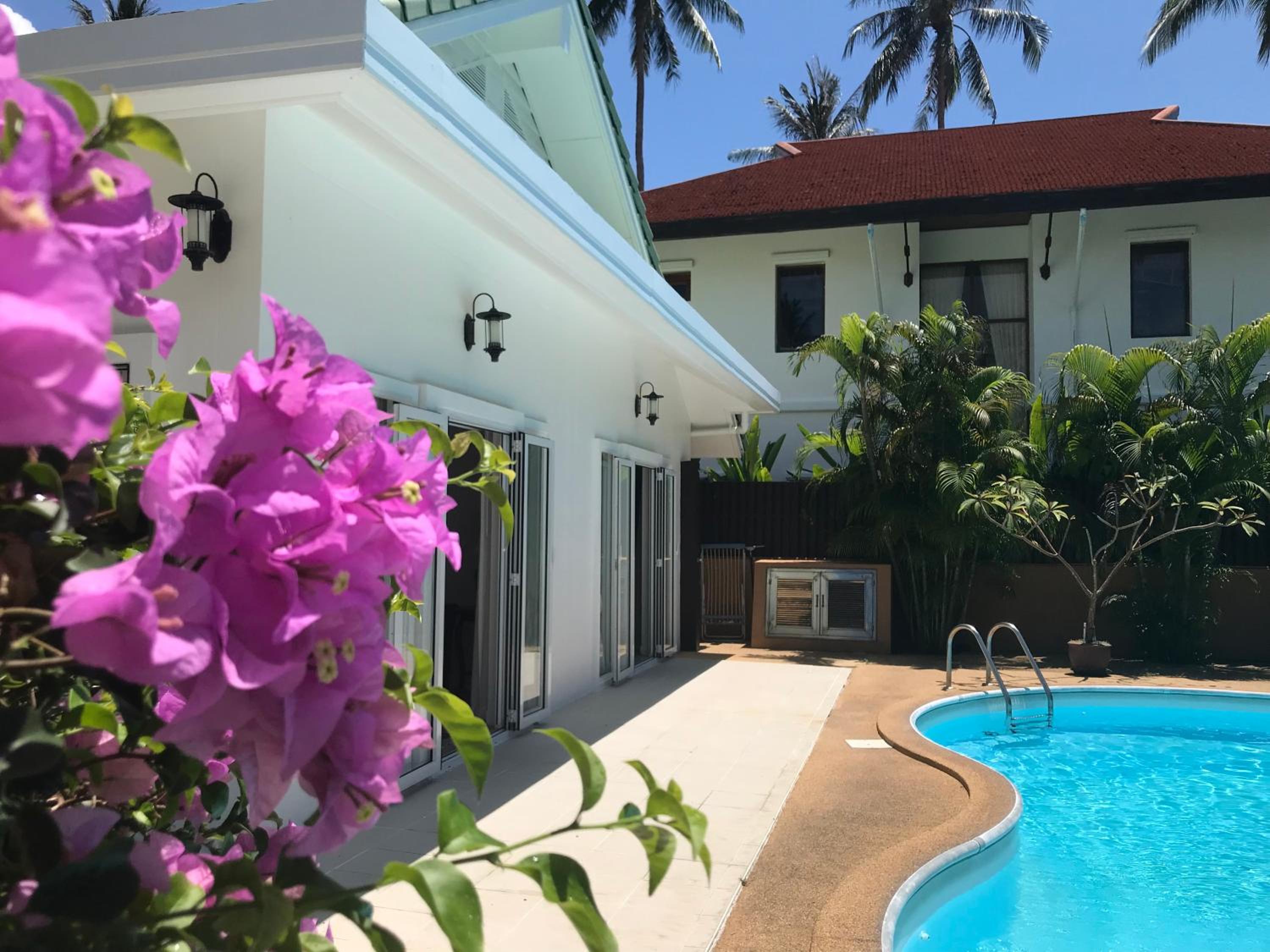 White House Near The Beach