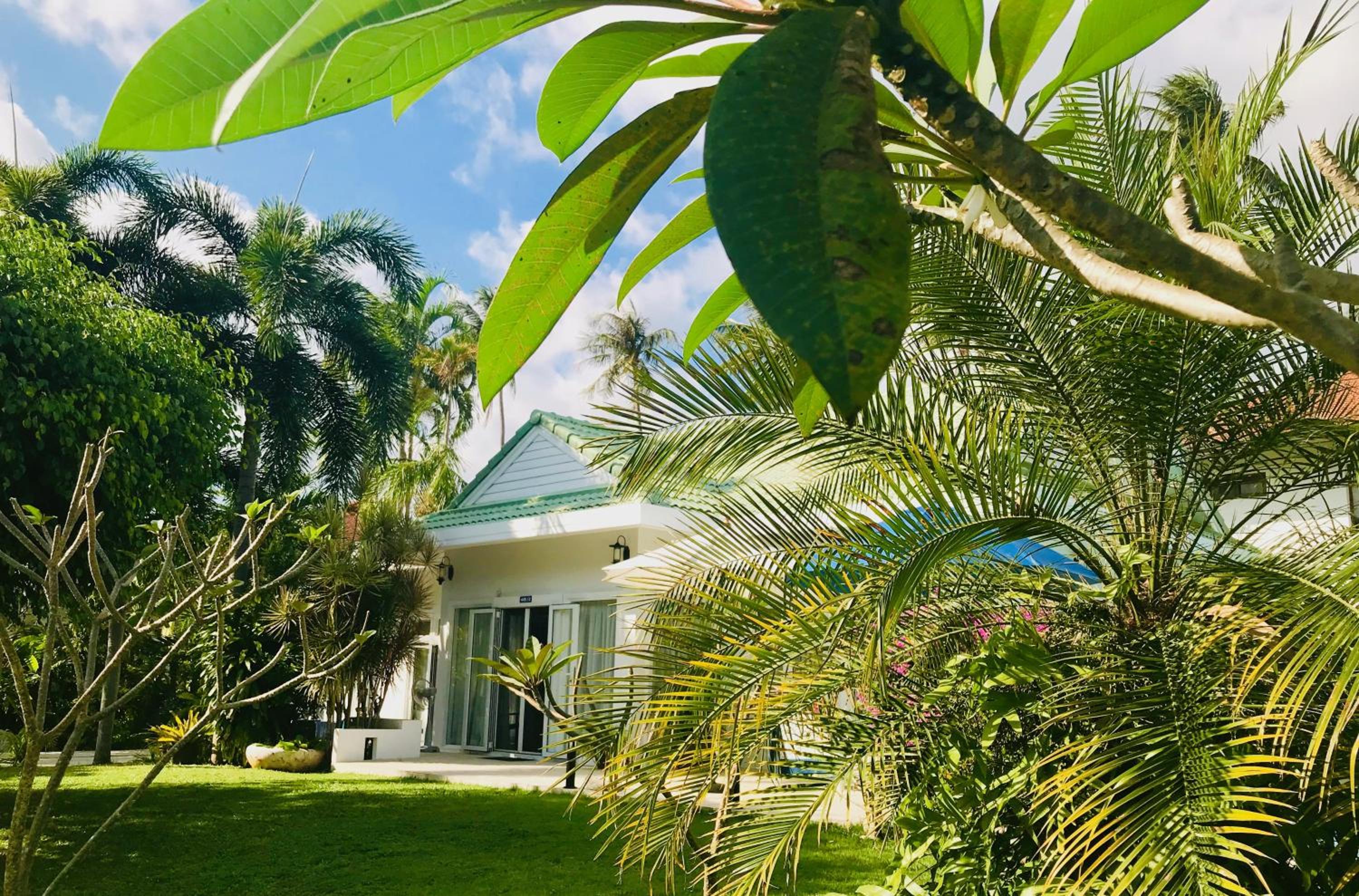 White House Near The Beach