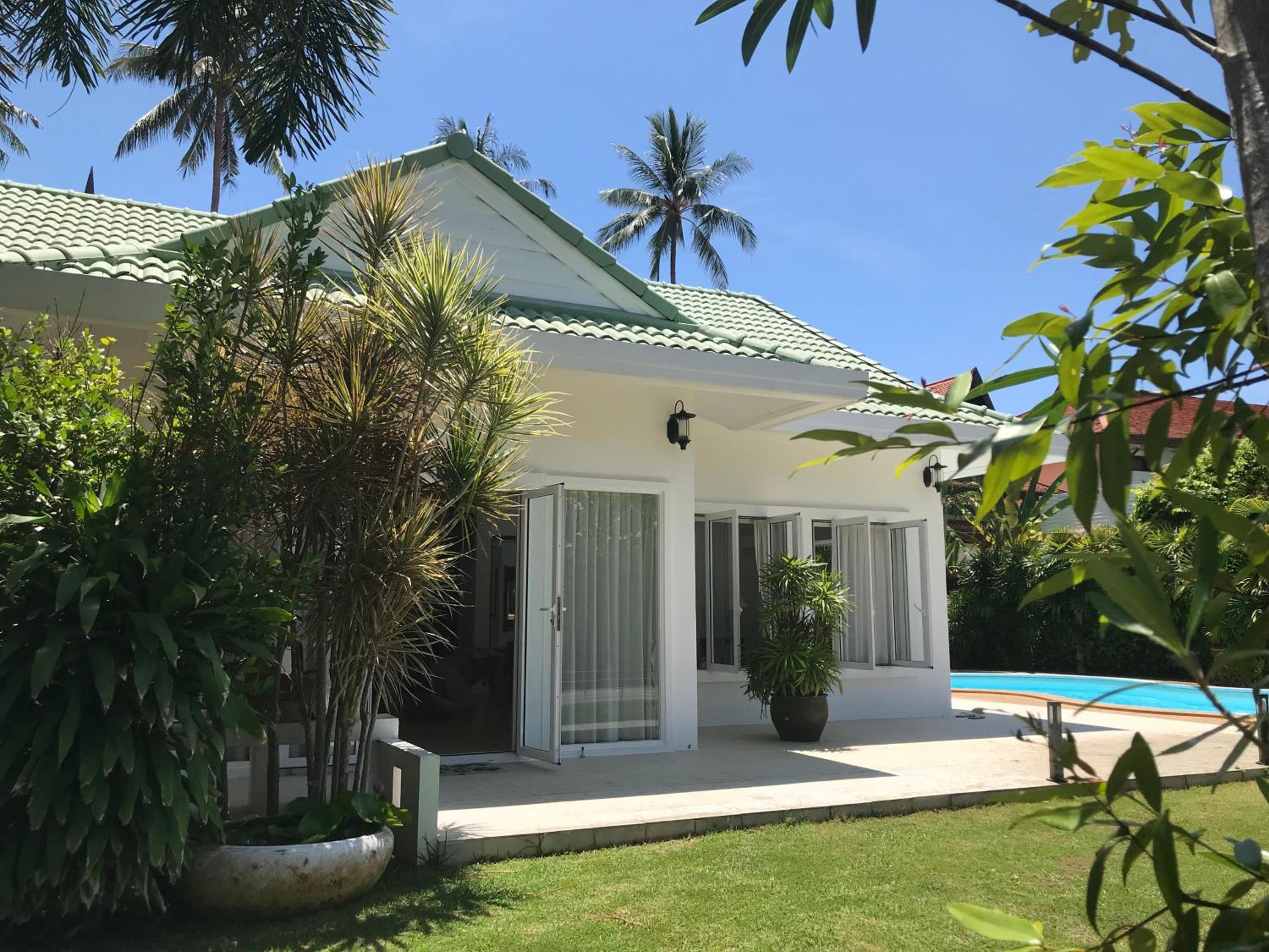 White House Near The Beach