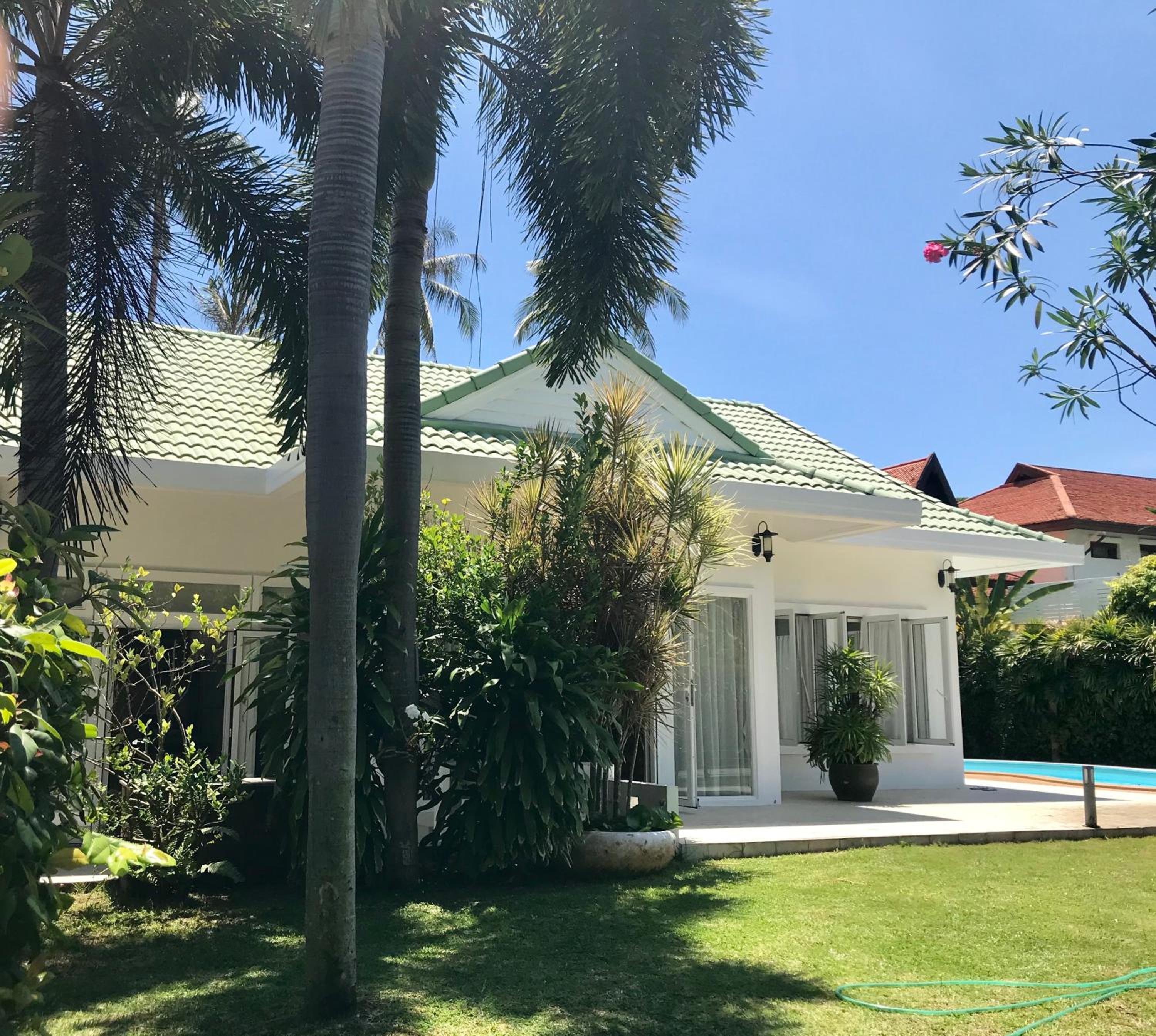 White House Near The Beach