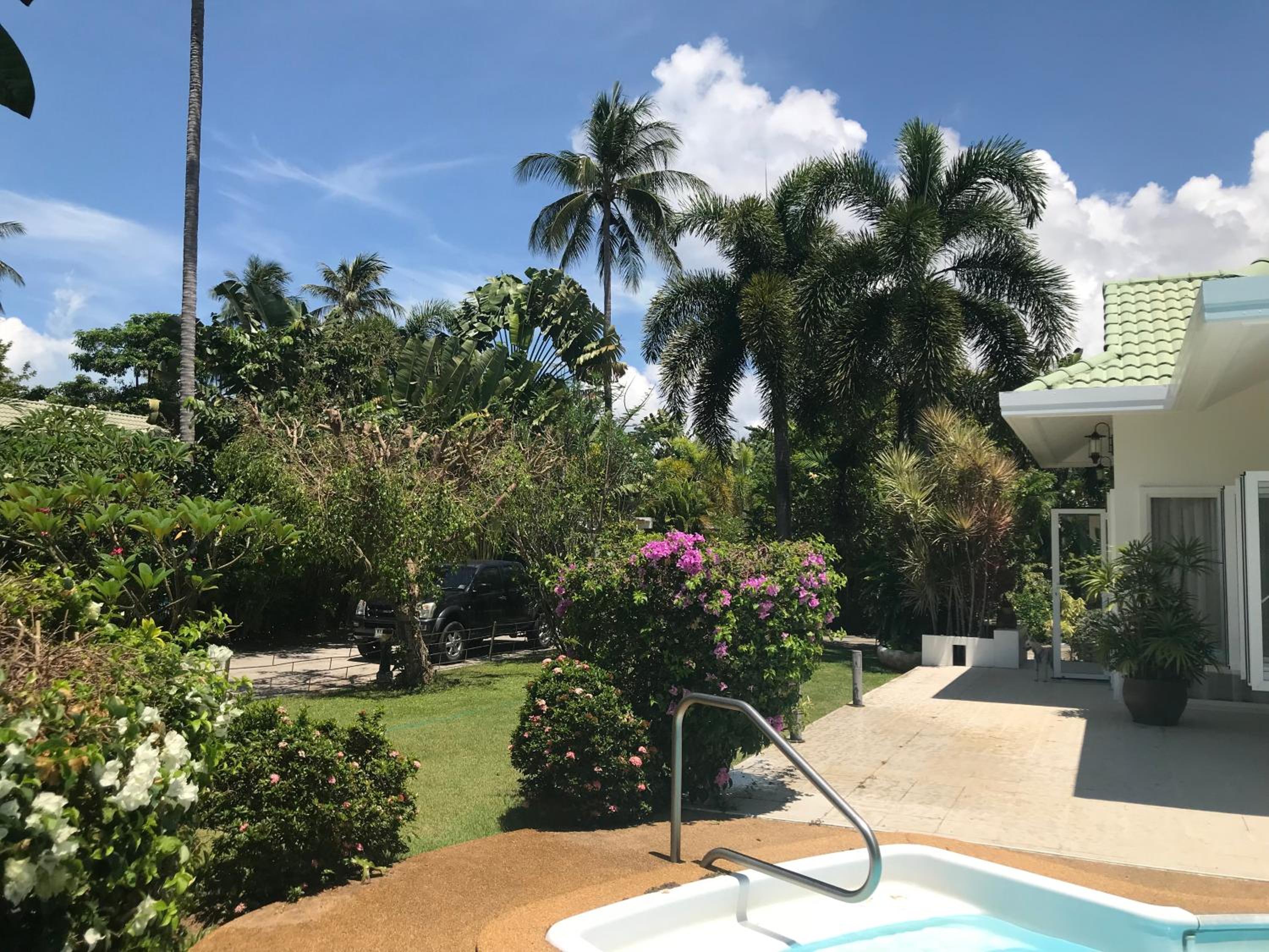 White House Near The Beach