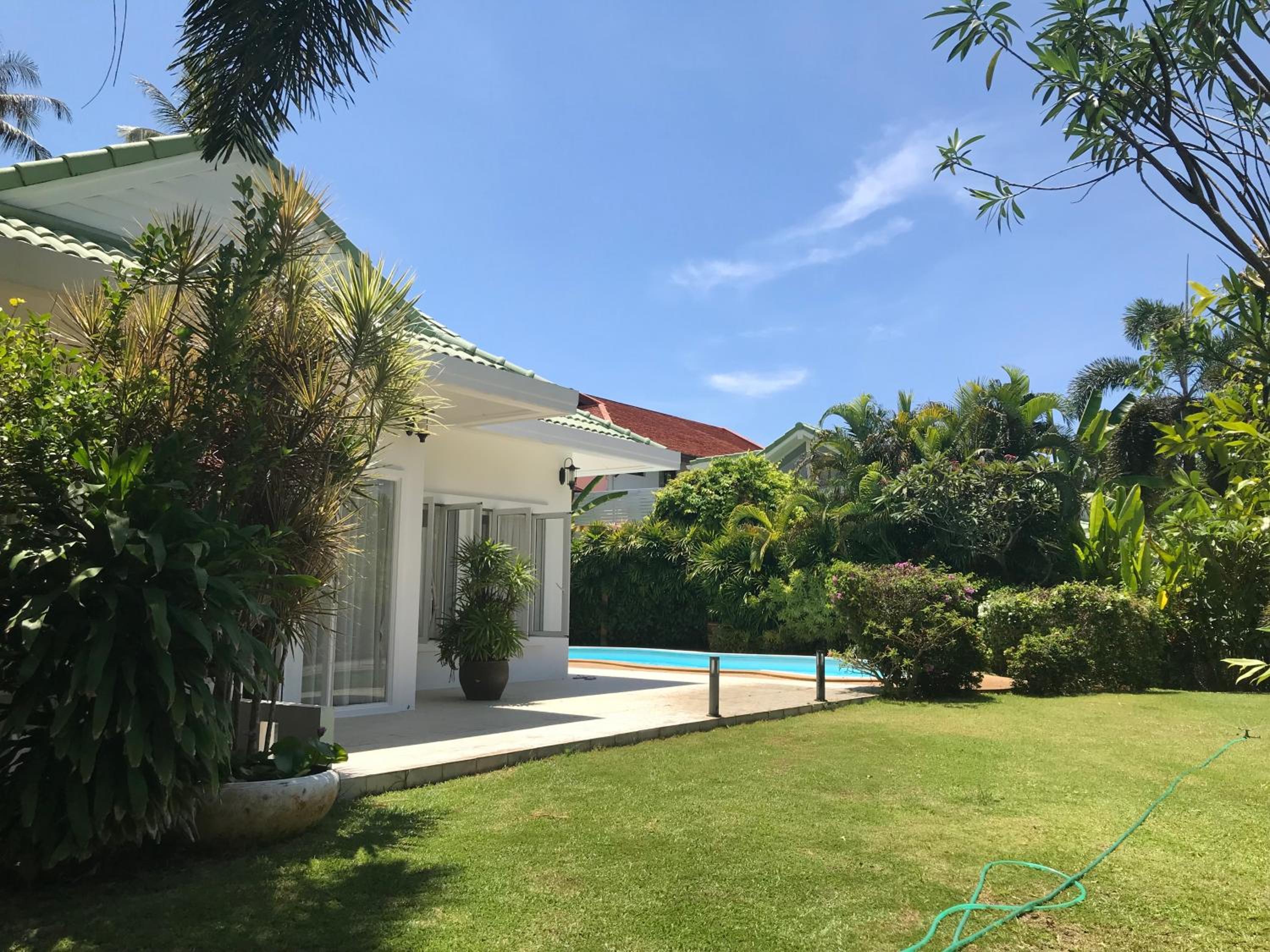 White House Near The Beach