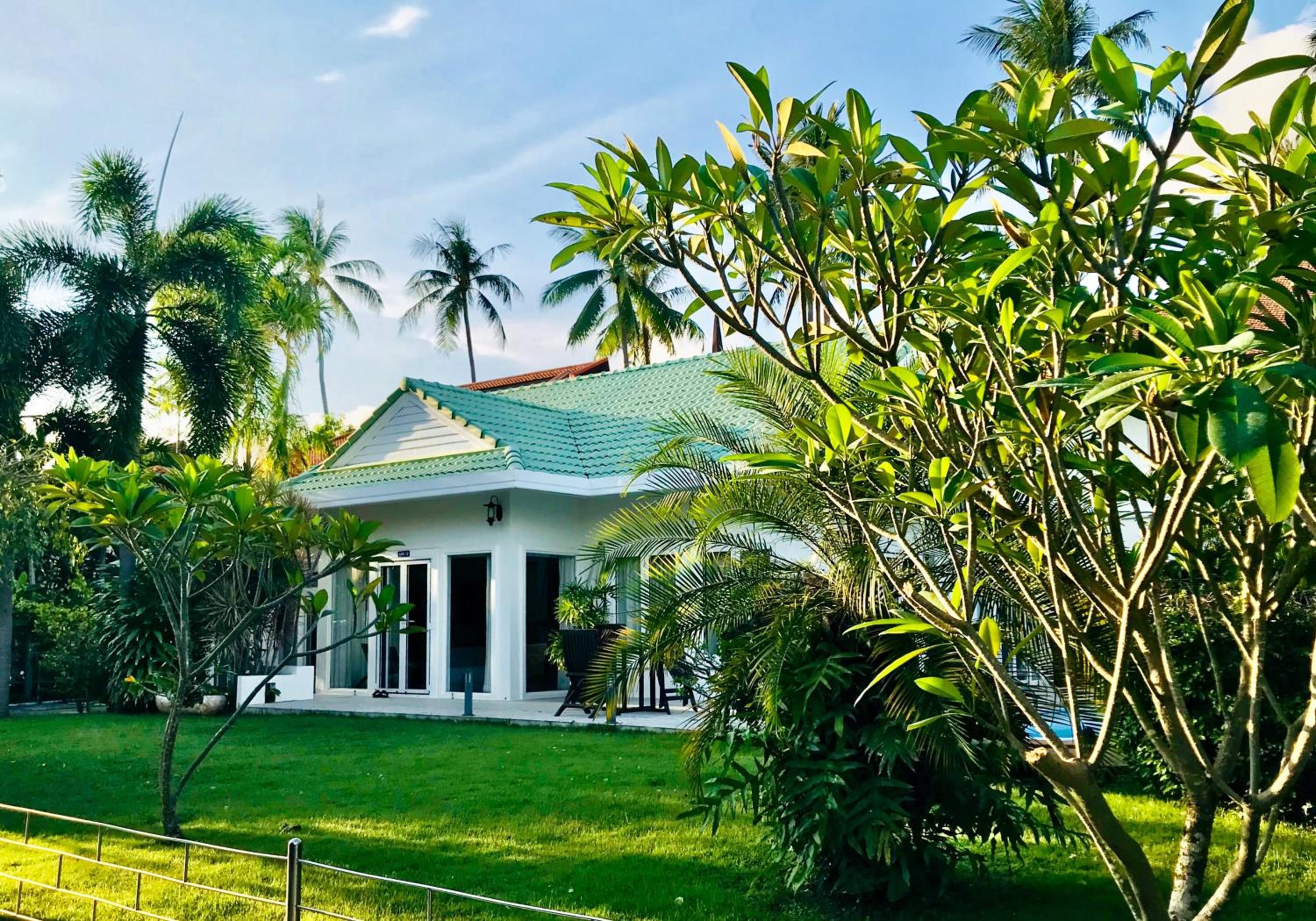 White House Near The Beach