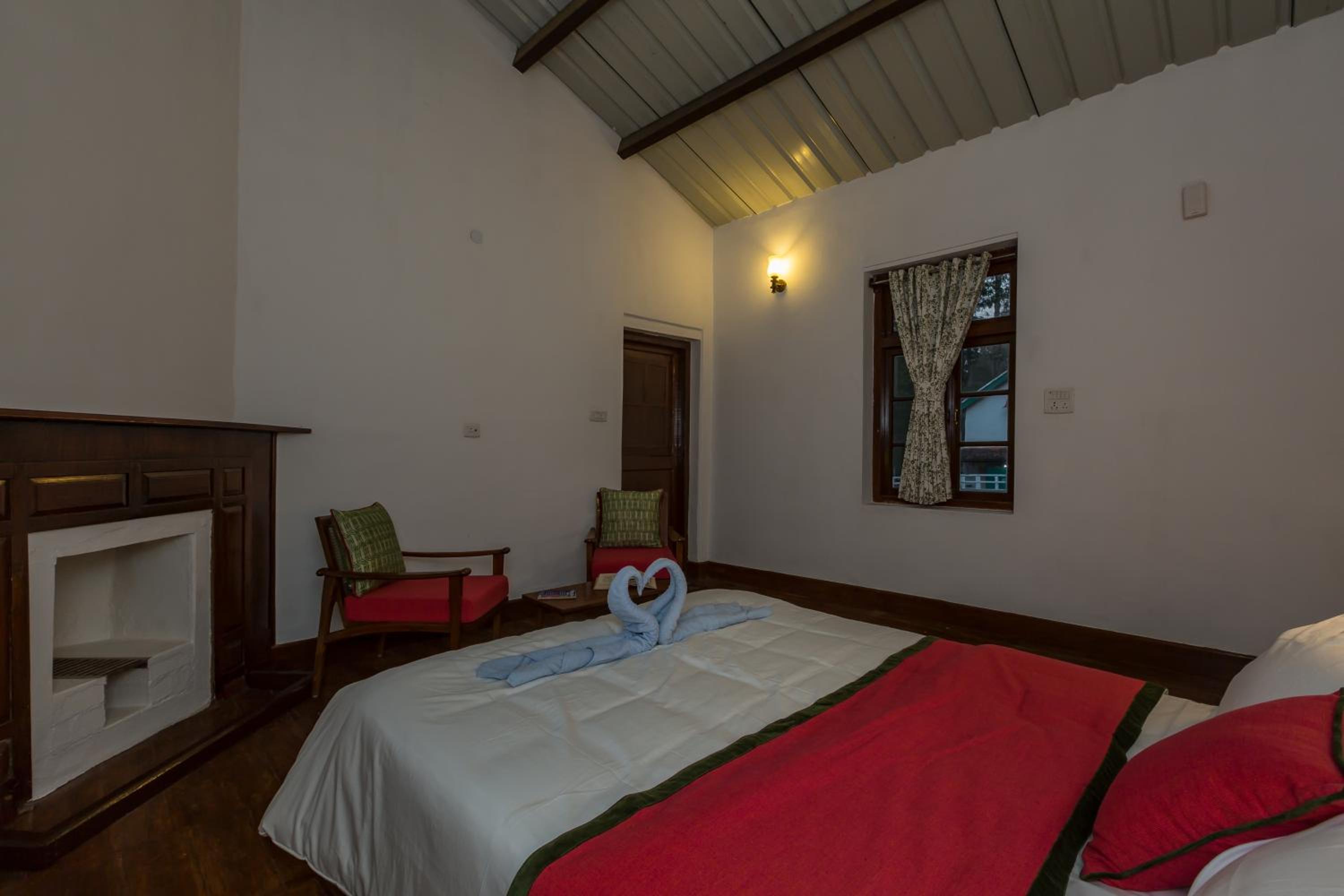 SaffronStays Milton Abbott Estate - 2BR colonial-era bungalow with garden, golf course views & bonfire nights near Ooty Golf Club view 4