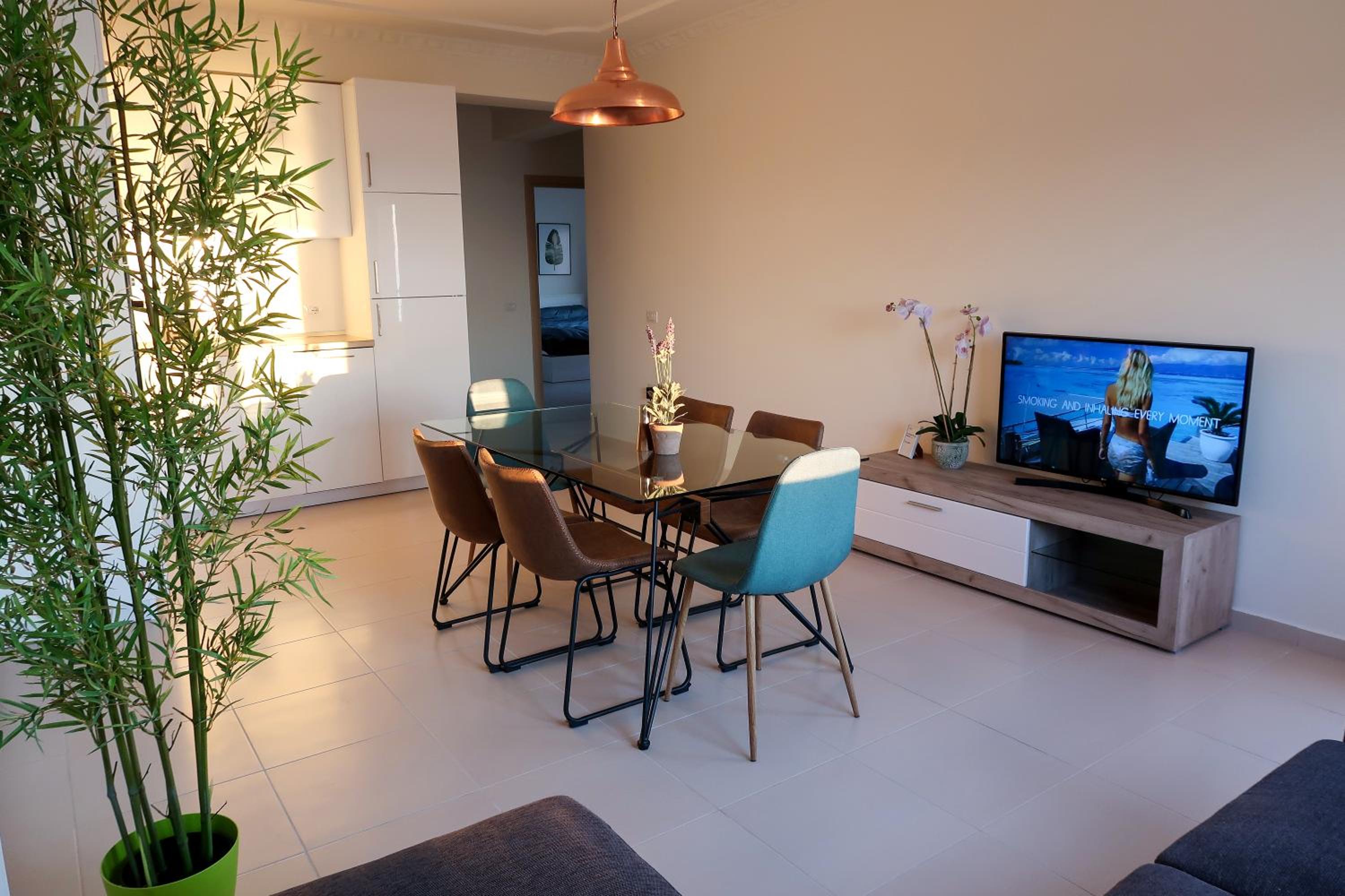 On the Beach (literally) stylish apartment with free P