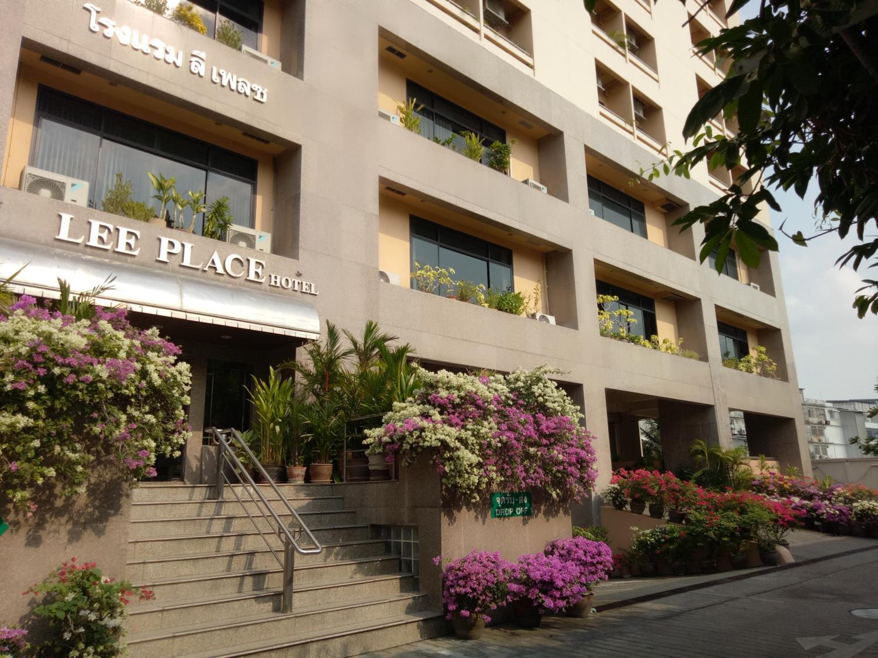 LEE PLACE HOTEL