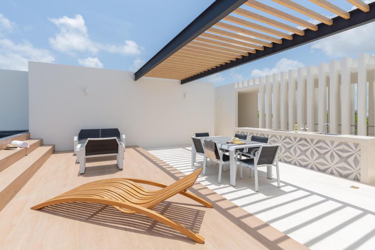 Beautifully Minimalistic Studio Wrapped in Nature by Stella Rentals - Property Image 17