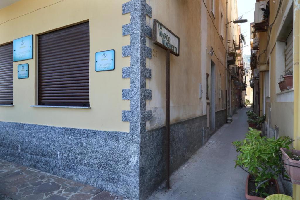 Appartamento Vicolo a mare, Mazzeo view 3