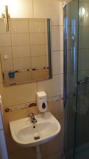 Hotelik Gold en Raszyn — bathroom