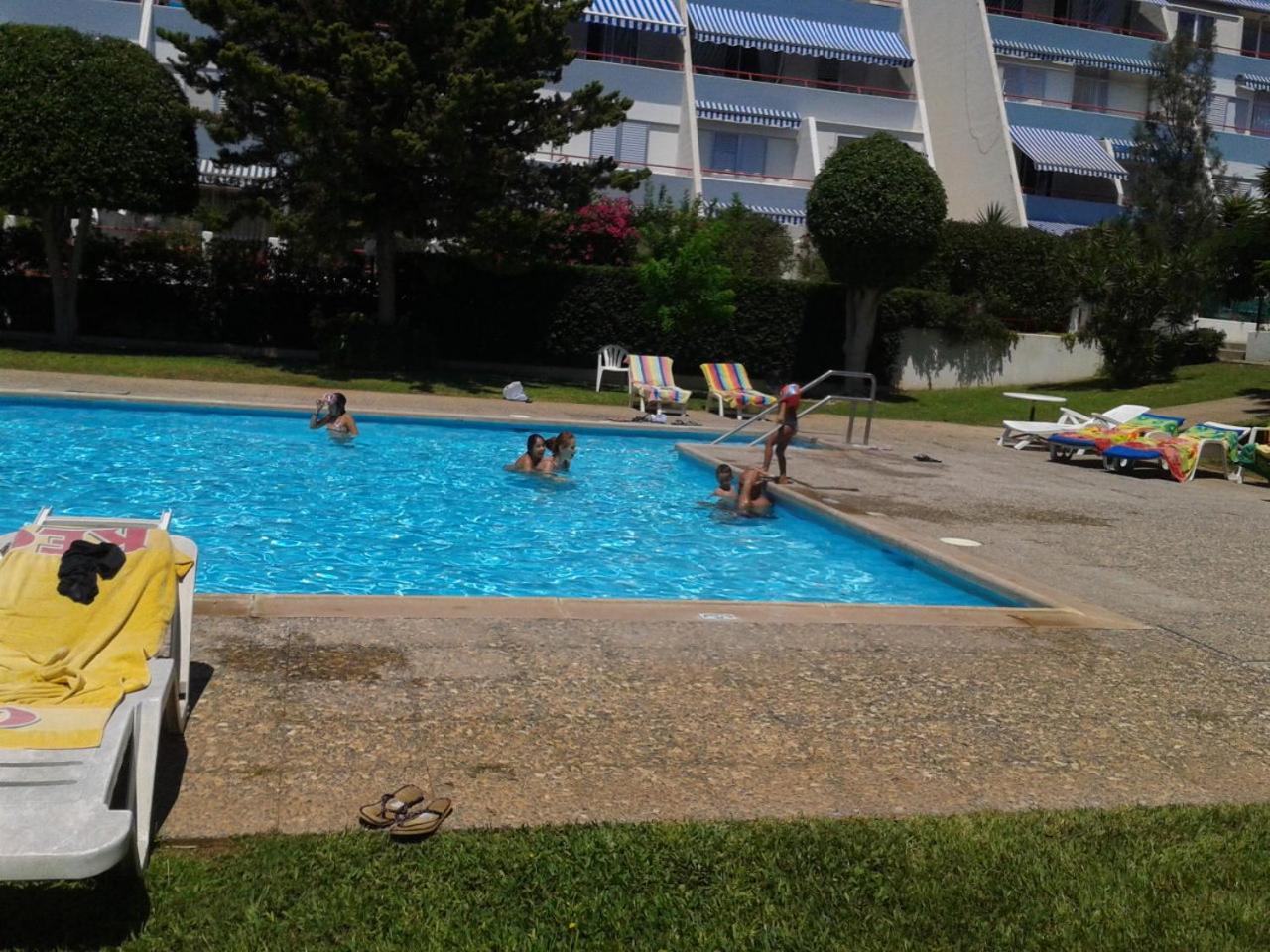 Amathusia beach apartment