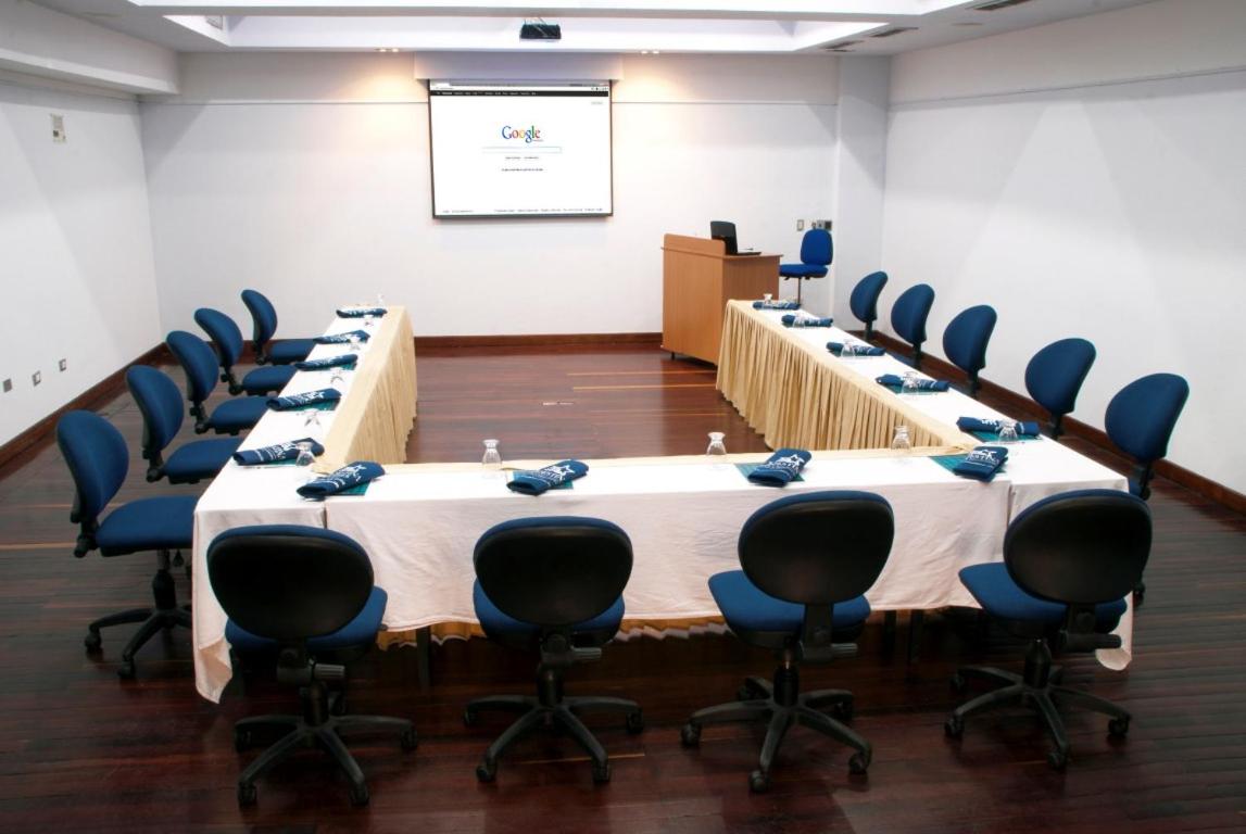 Hotel Cristina Suites