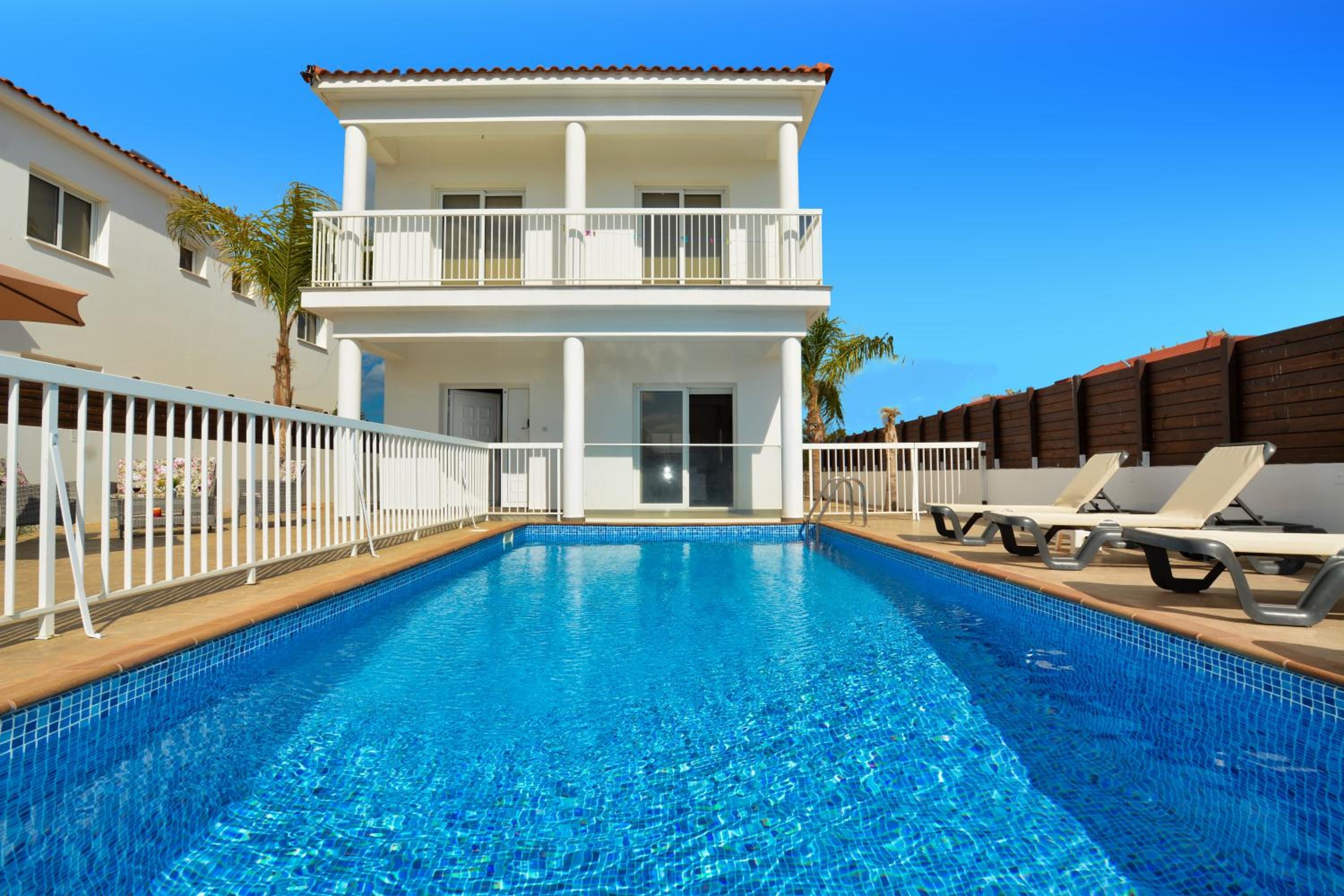 Nissi Villa Christa