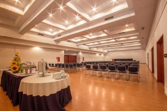 Hotel Cristina Suites