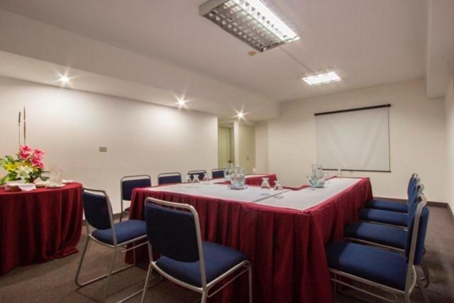 Hotel Cristina Suites
