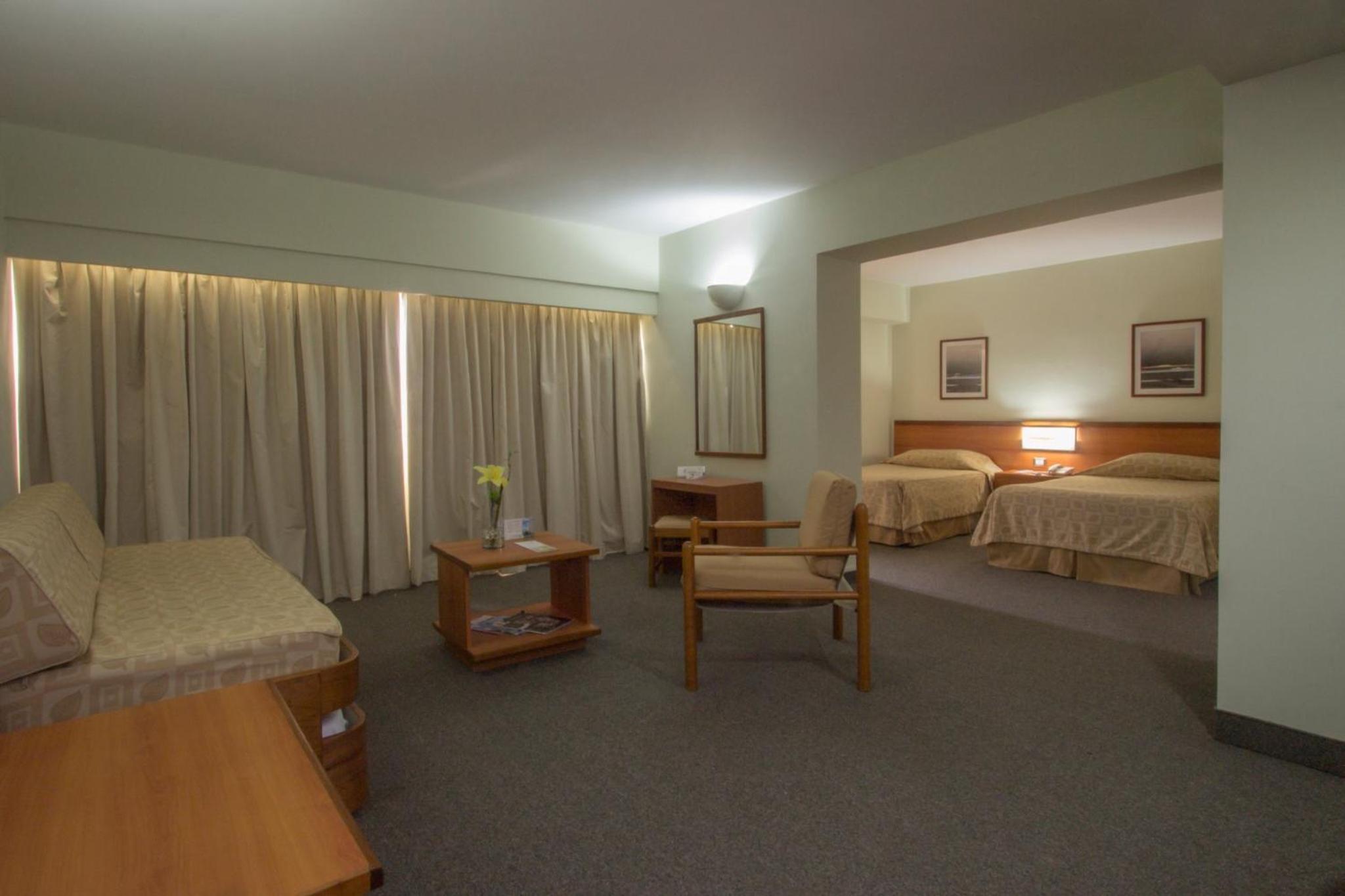 Hotel Cristina Suites
