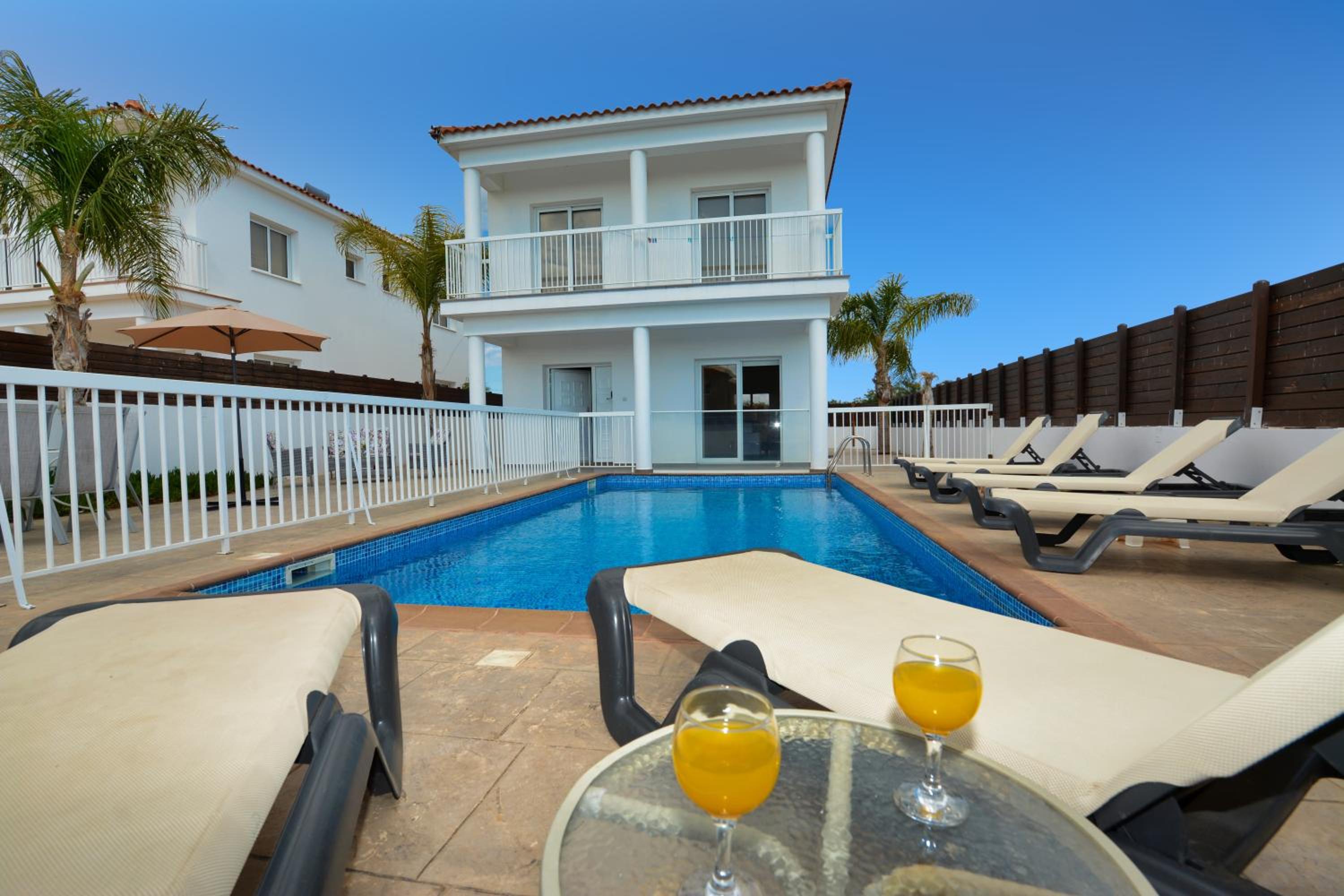 Nissi Villa Christa