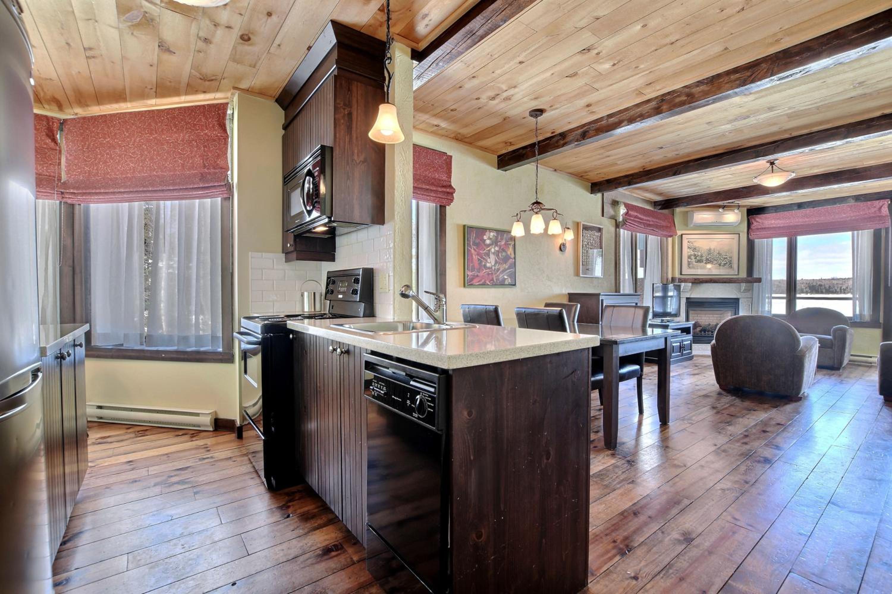 Les Condos Du Lac Taureau- Rooms & Condos