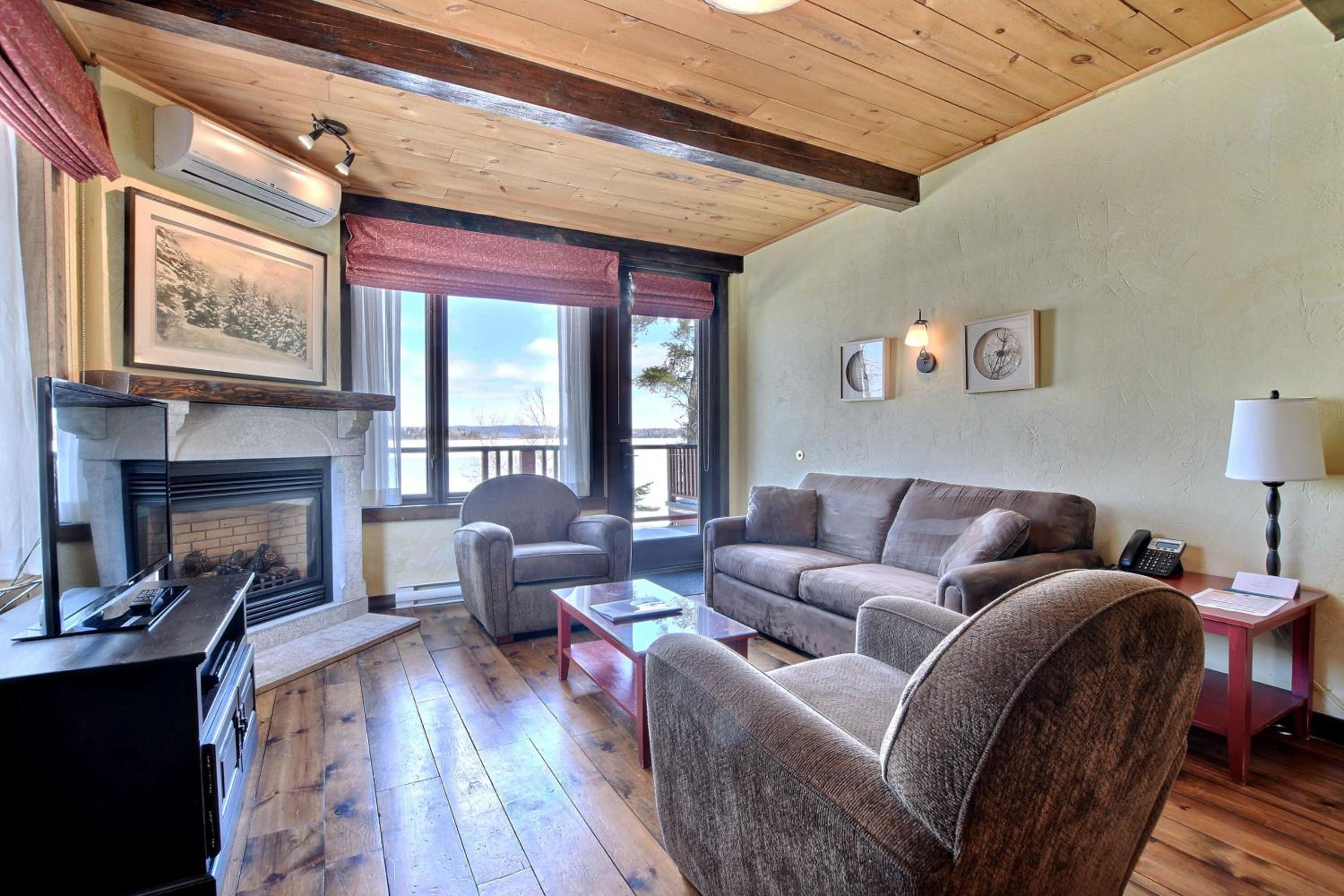 Les Condos Du Lac Taureau- Rooms & Condos