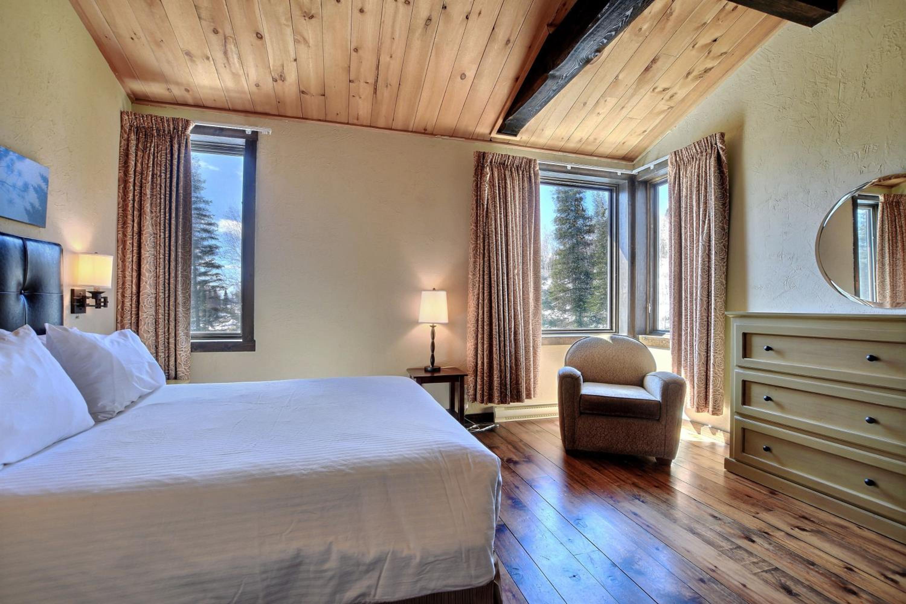 Les Condos Du Lac Taureau- Rooms & Condos