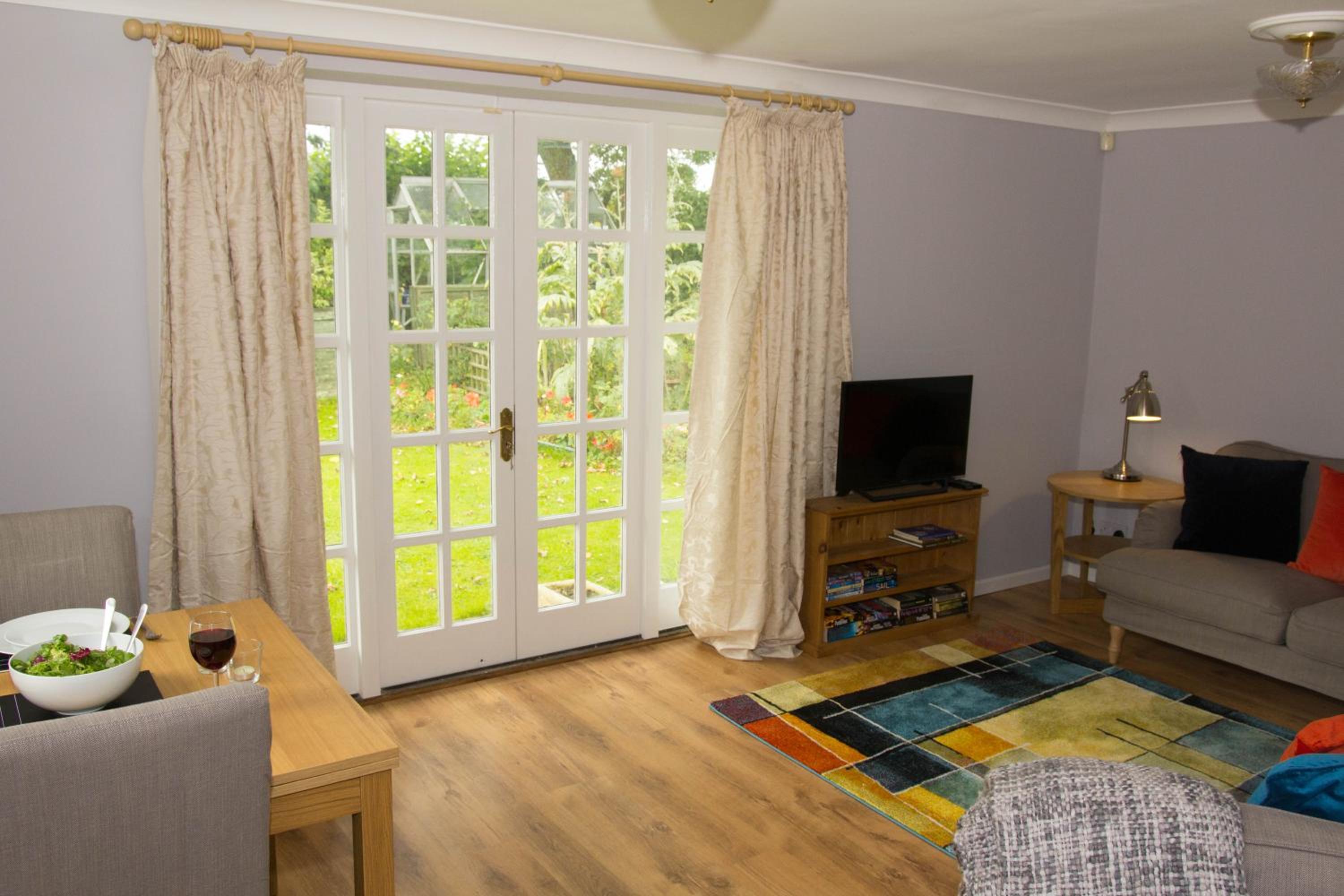 Shaftesbury Modern Annexe view 4