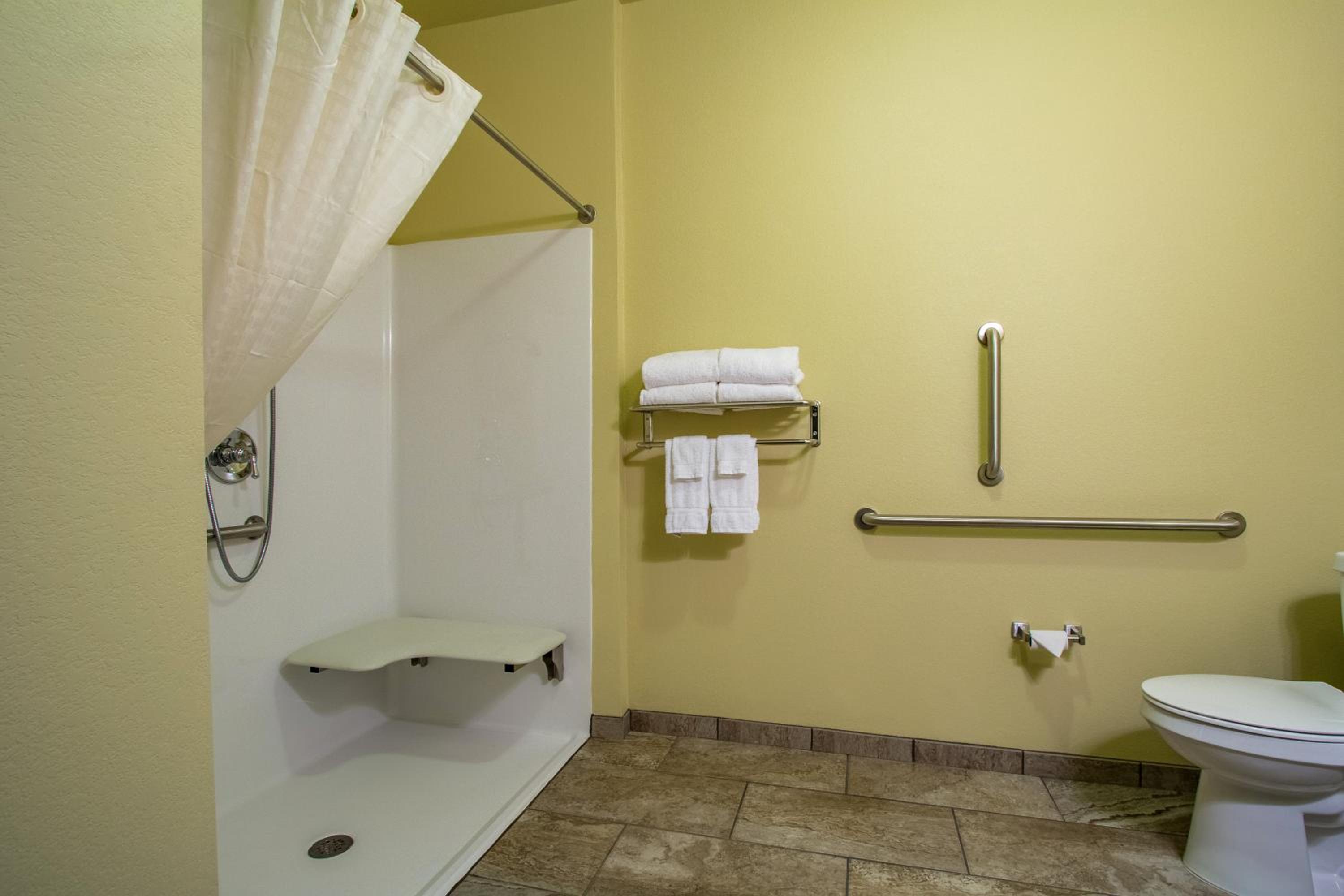 Cobblestone Hotel  Suites - Orrville - Property Image 12