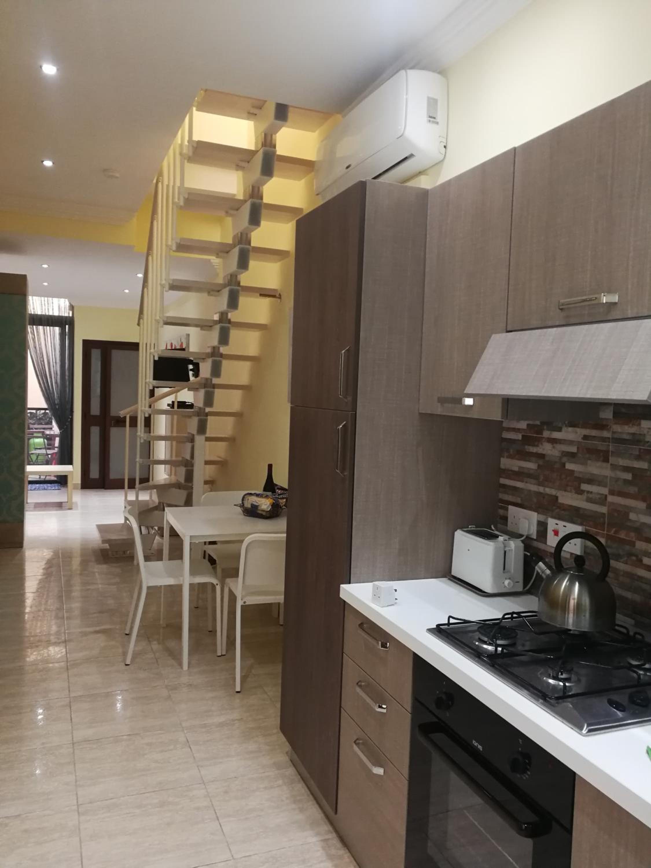 Sliema duplex 1 bedroom apartment - Sleeps 4 view 4