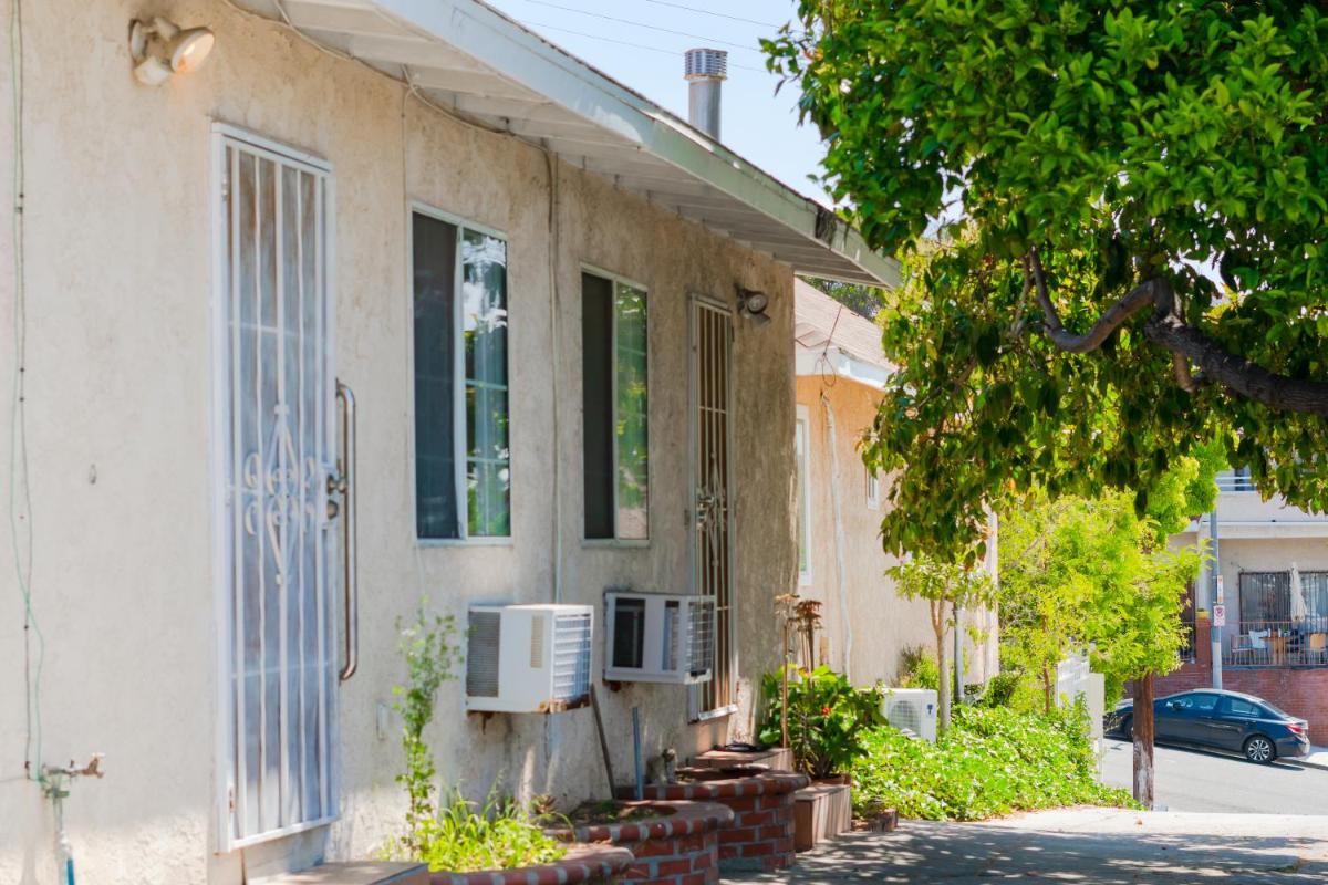 Charming 2BR Casita in Front of Park
