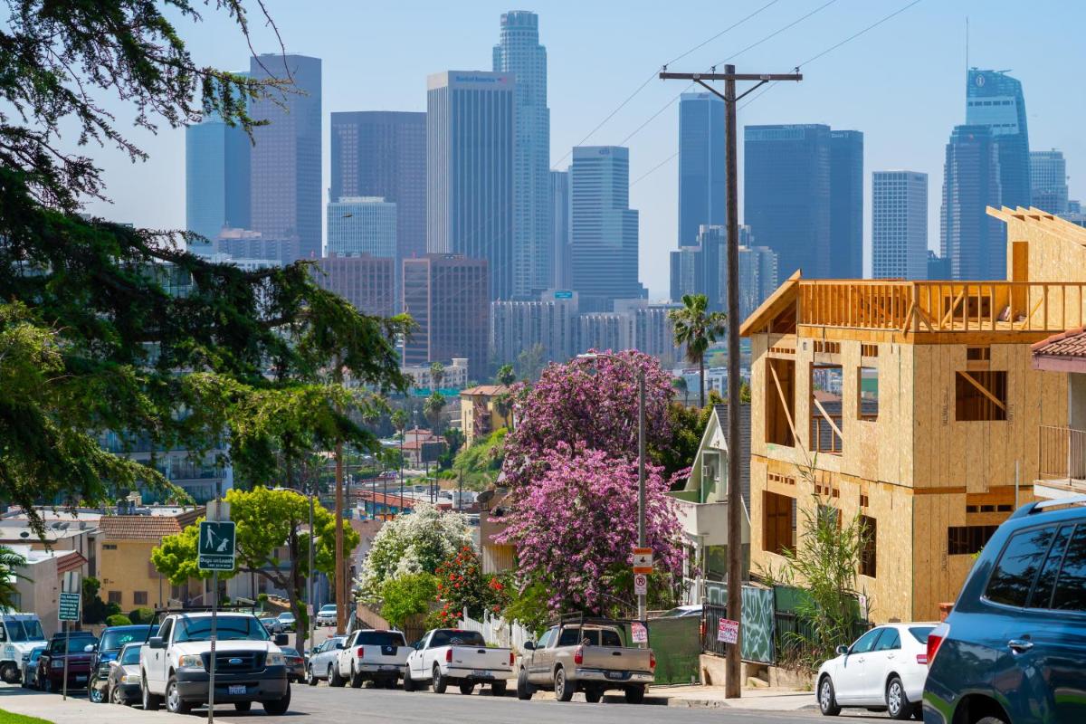 Charming 2BR Casita in Front of Park