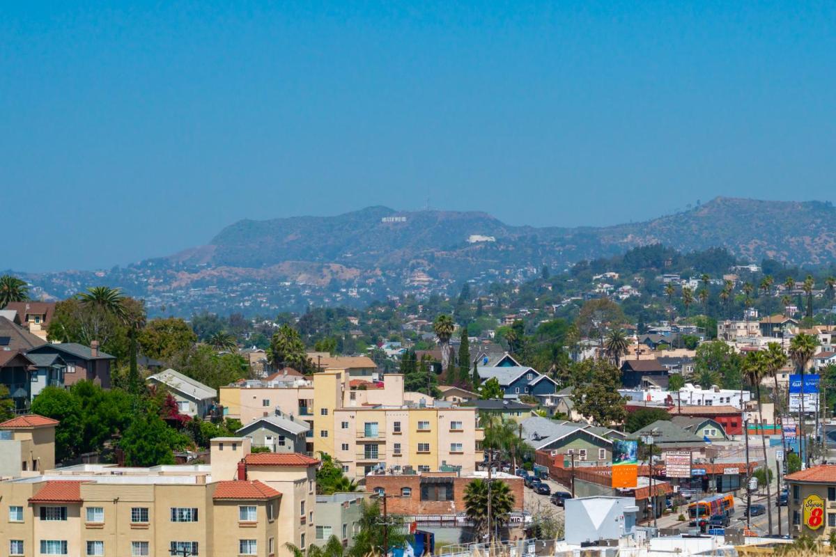 Charming 2BR Casita in Front of Park