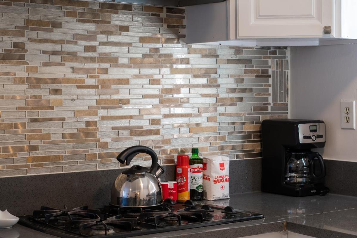 Charming 2BR Casita in Front of Park