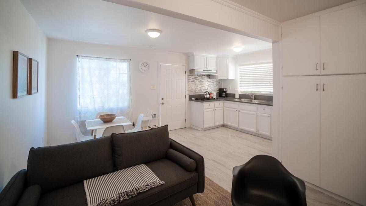 Charming 2BR Casita in Front of Park