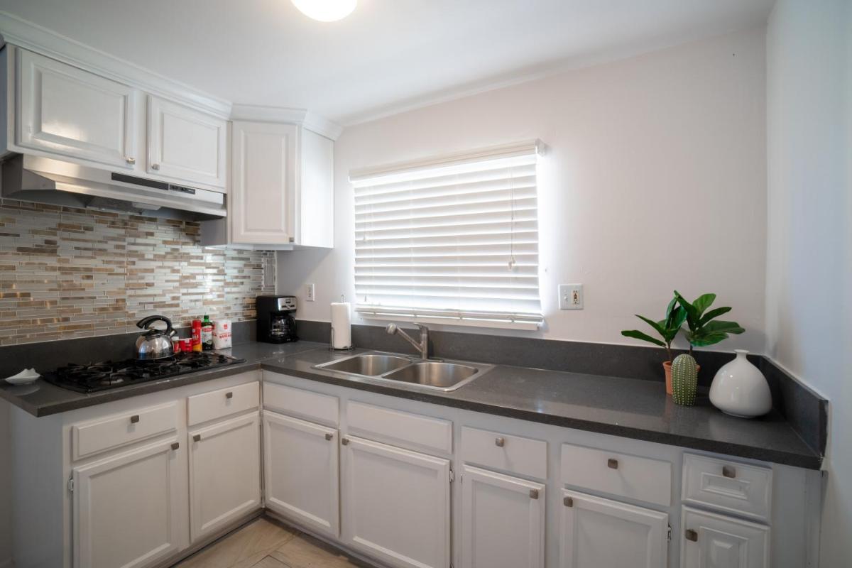 Charming 2BR Casita in Front of Park
