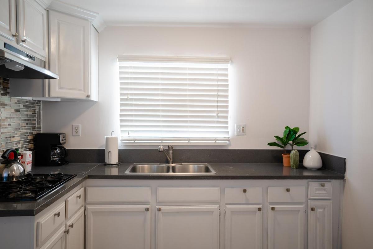 Charming 2BR Casita in Front of Park