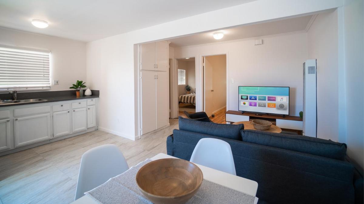 Charming 2BR Casita in Front of Park