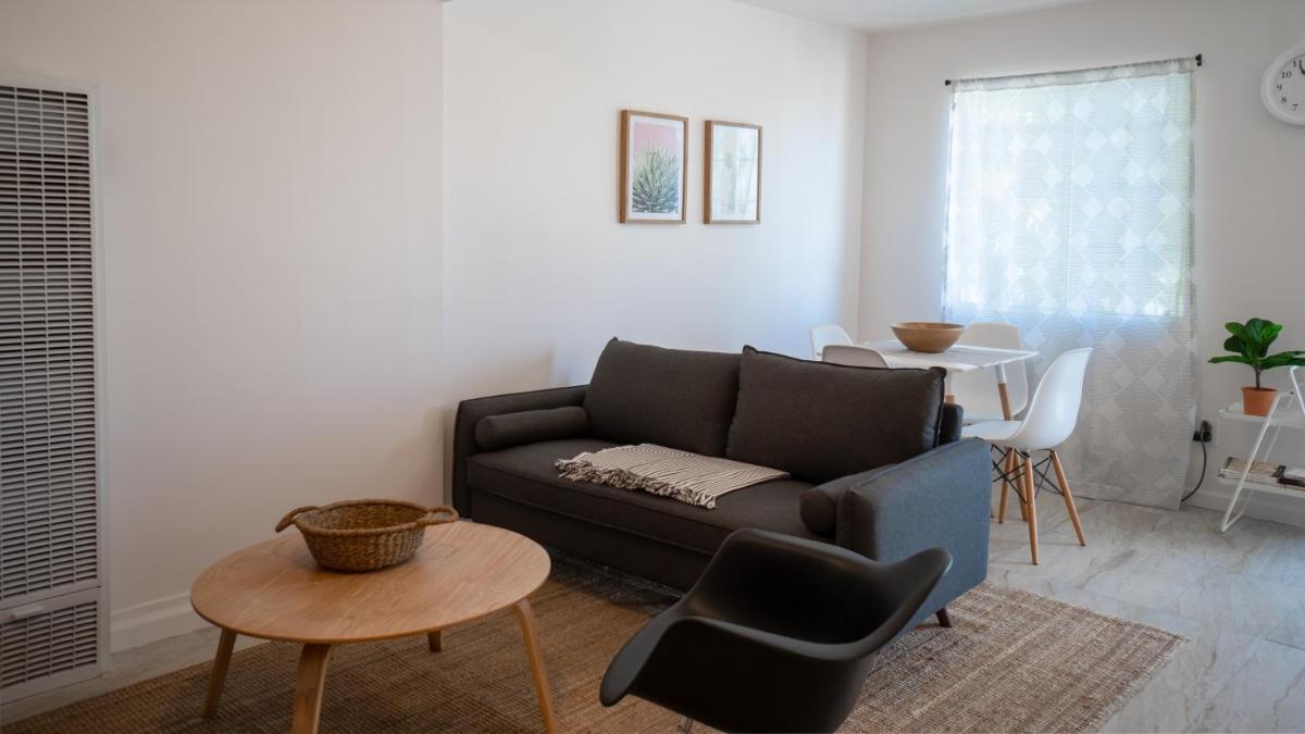 Charming 2BR Casita in Front of Park