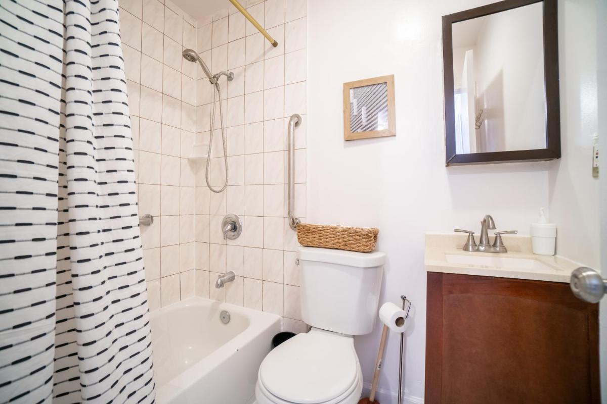 Charming 2BR Casita in Front of Park