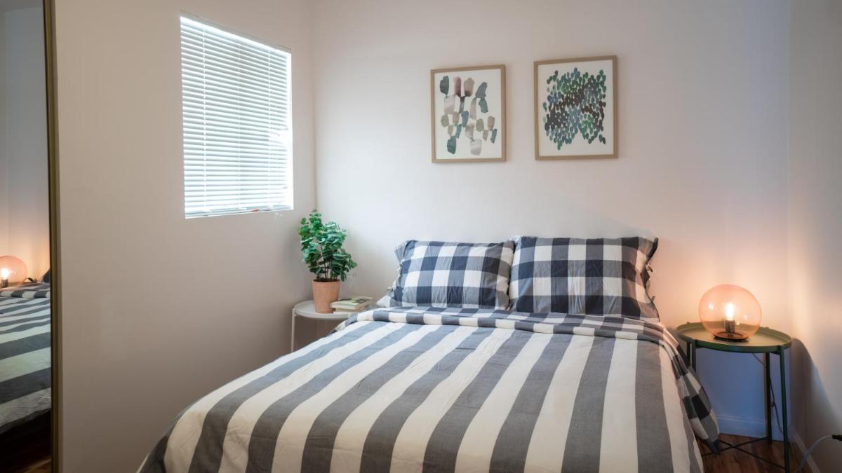 Charming 2BR Casita in Front of Park