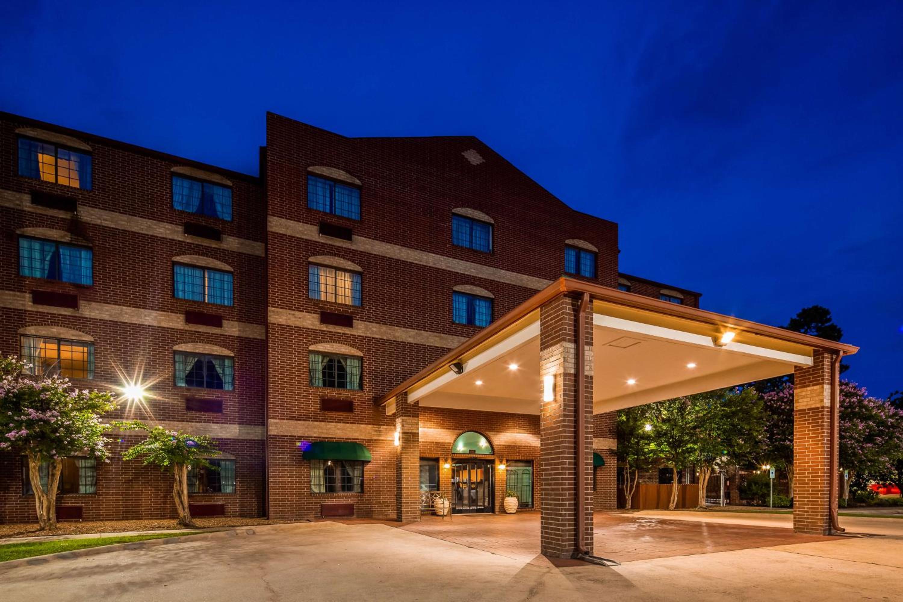 Best Western Plus The Woodlands - Property Image 1