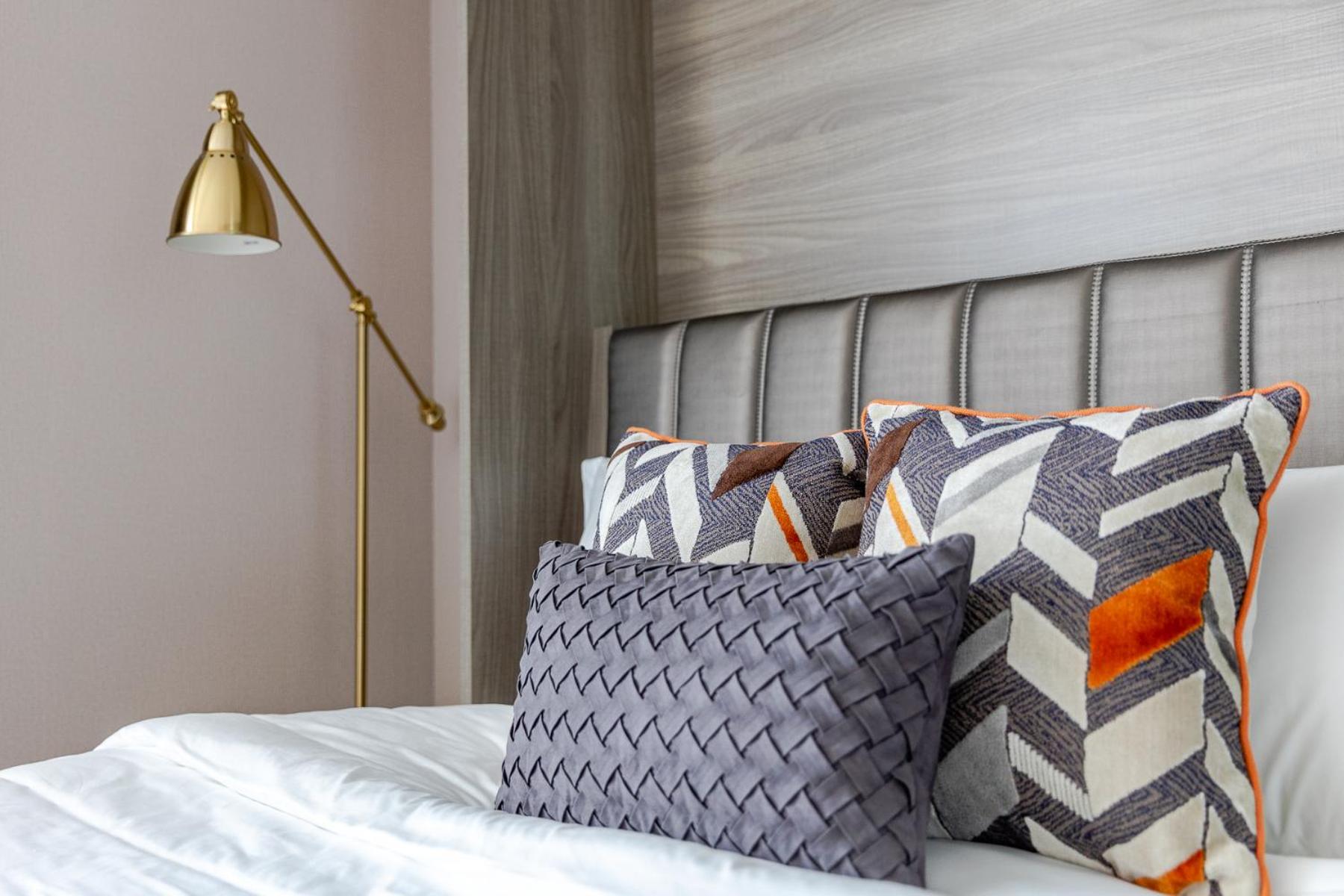 Sukhumvit Asok Modern Suite