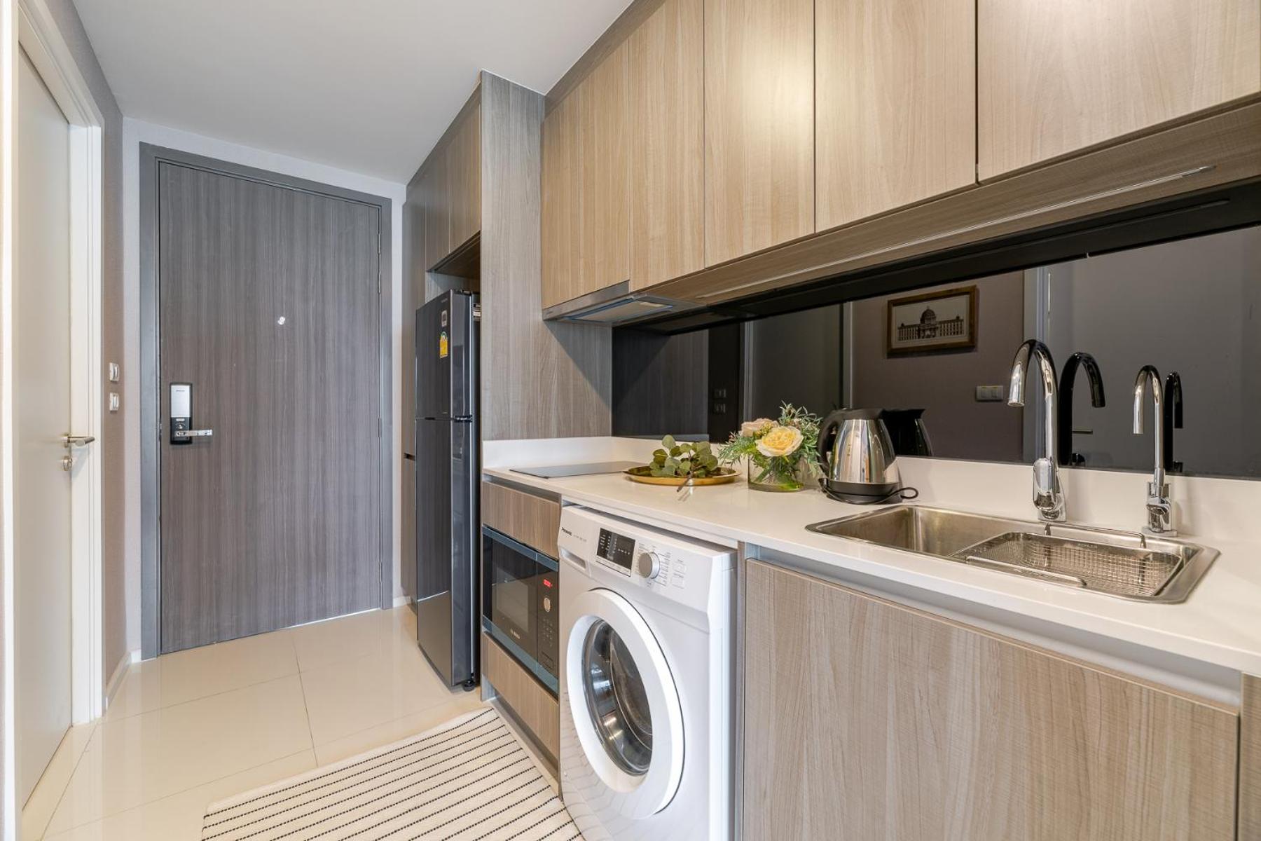 Sukhumvit Asok Modern Suite