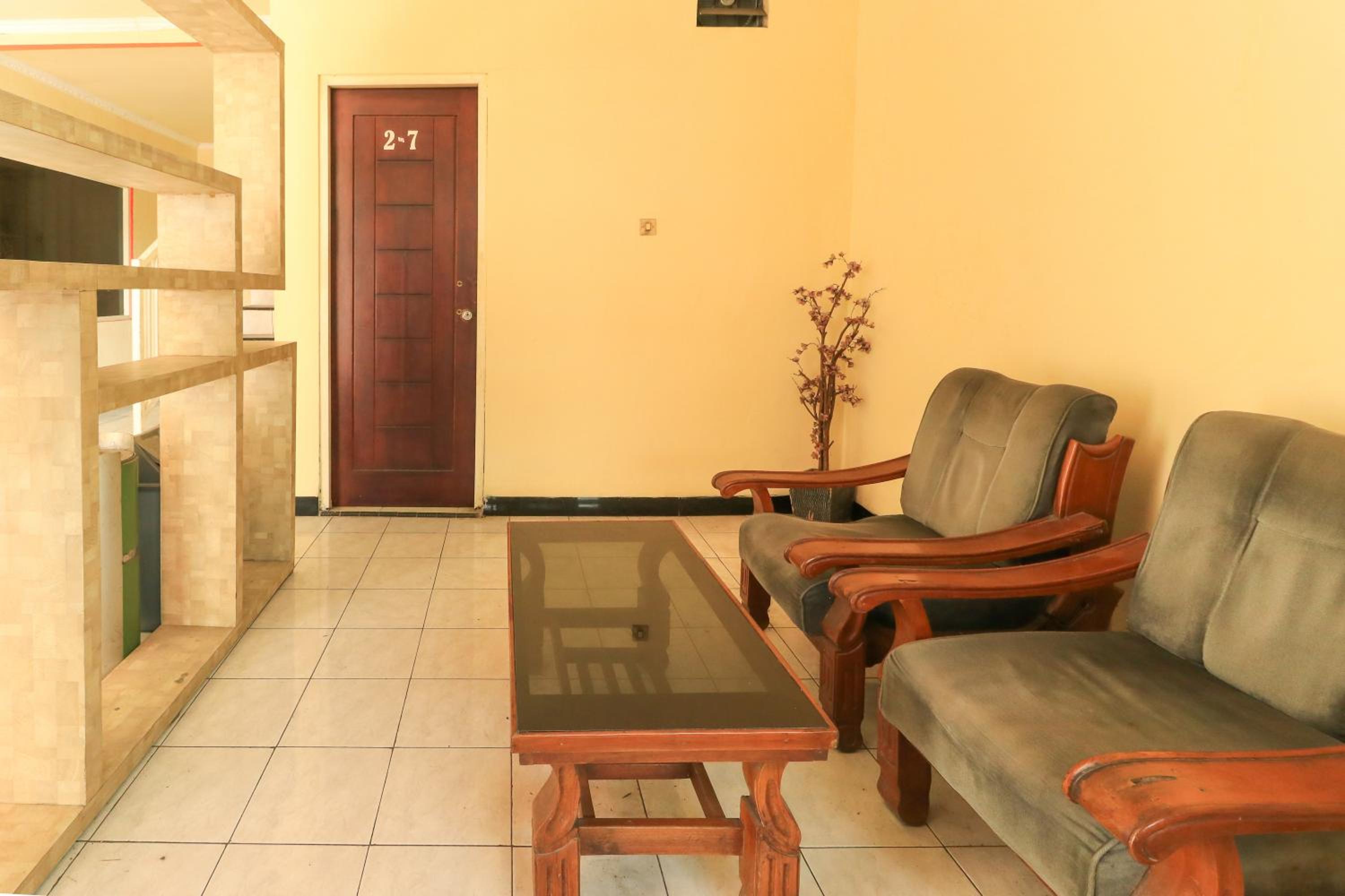 RedDoorz Syariah near T1 Juanda Airport 2
