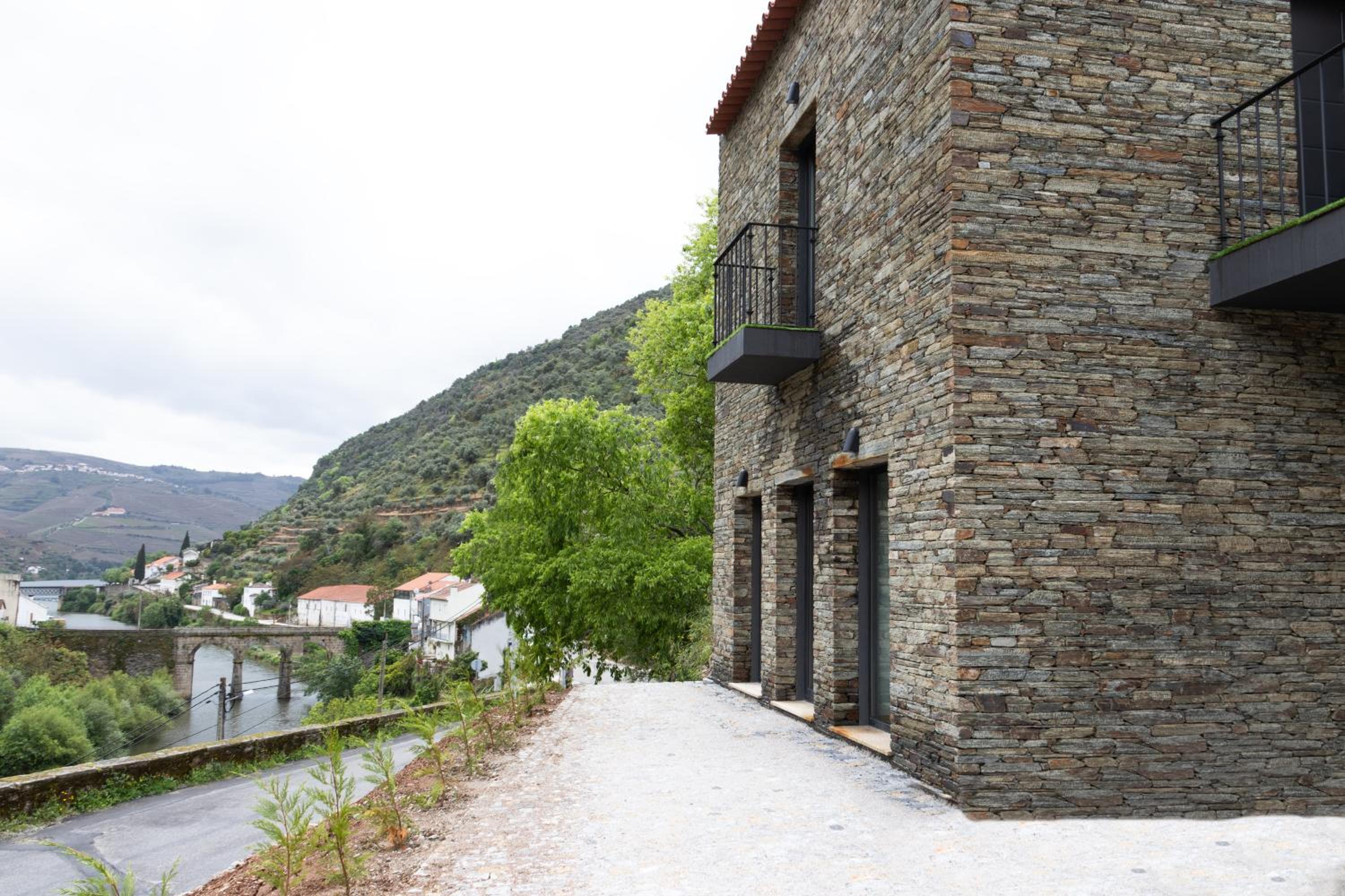 Dois Lagares House & Winery