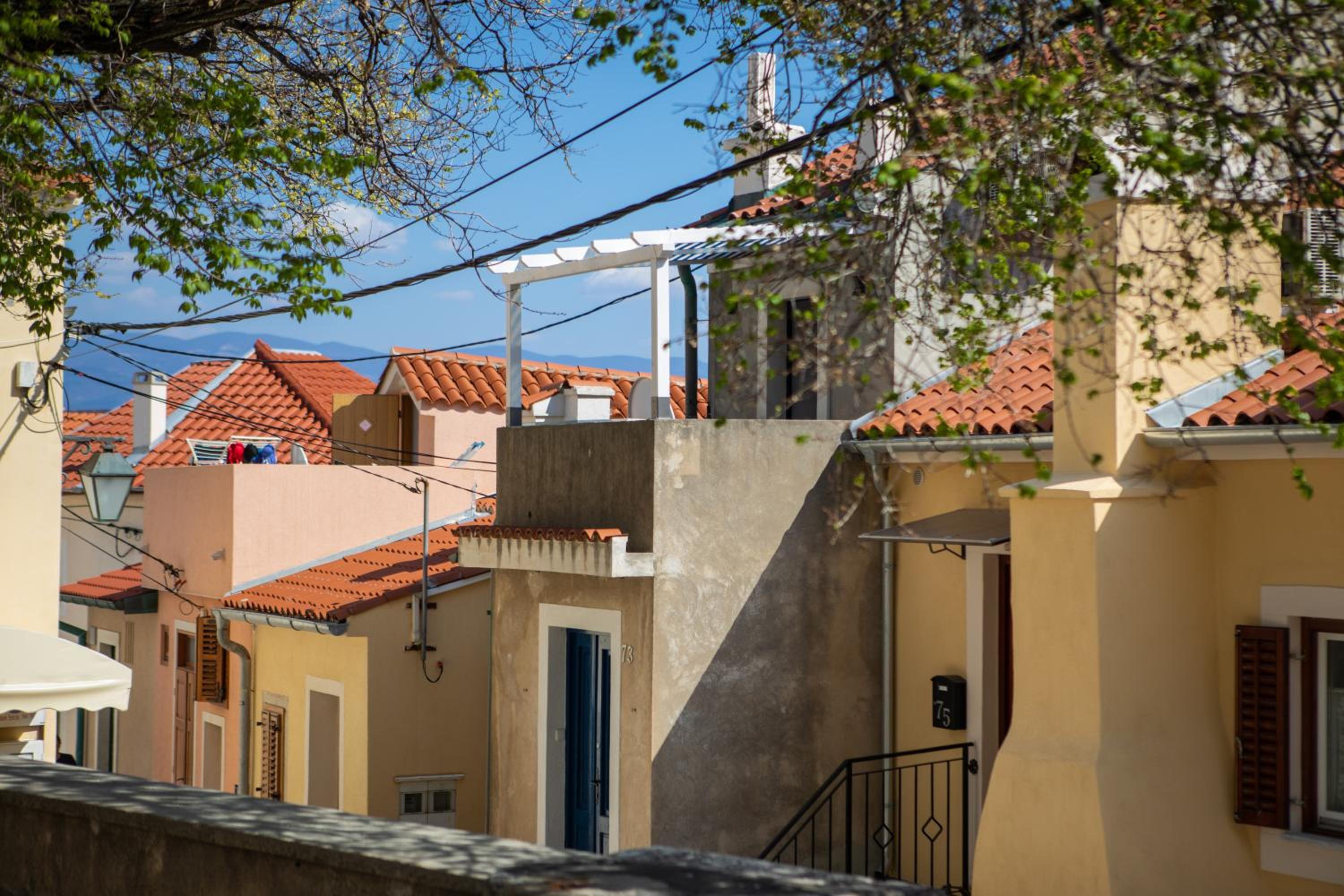 Little house in Baška view 3